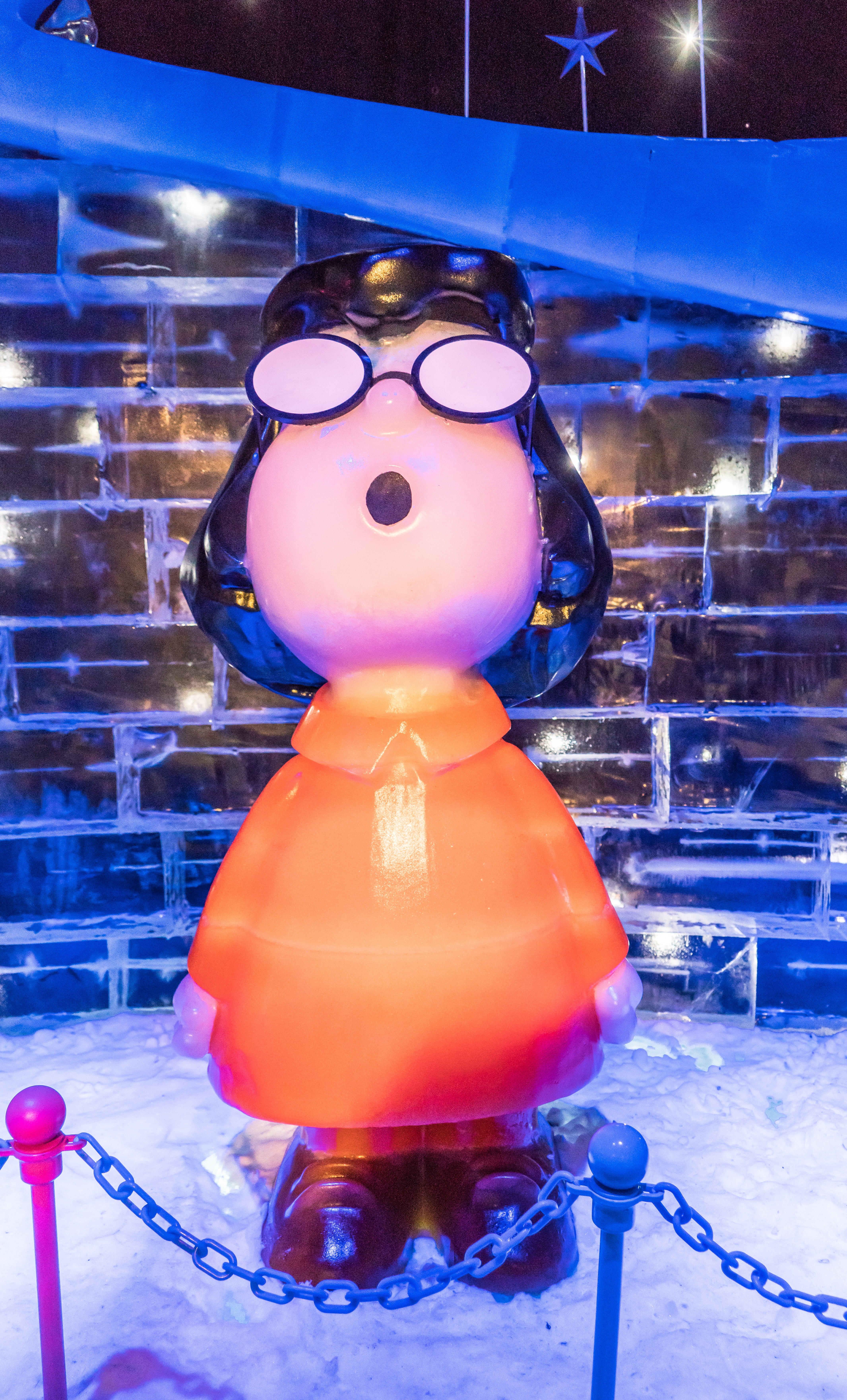 christmas, cartoon, cold temperature, art and craft, cute, charlie brown characters, transparent, human representation, toy, still life, architecture, xmas, Phone HD Wallpaper