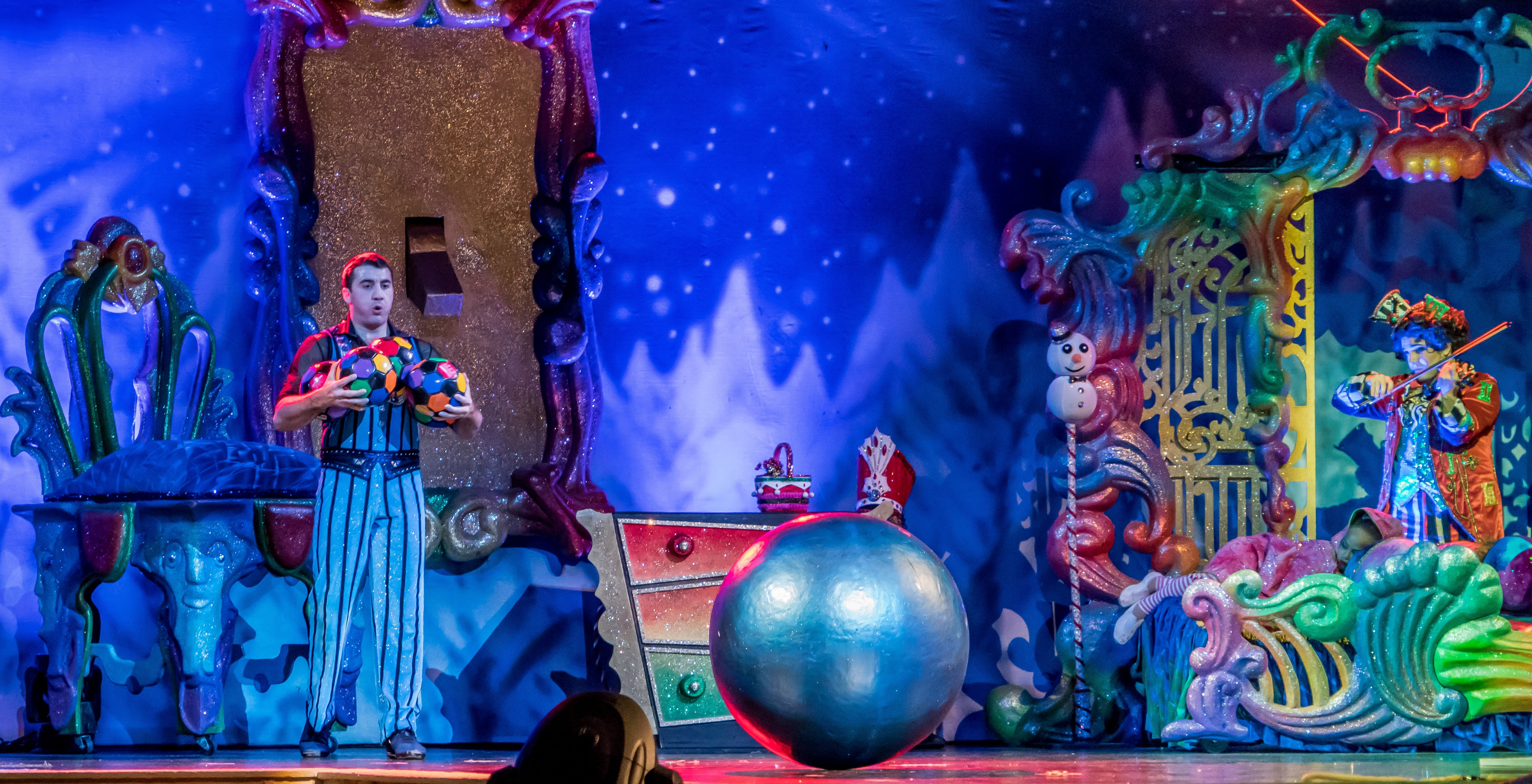 theatrical, craft, gaylord palms, entertainment, performance, exhibition, architecture, costume, decoration, christmas, figurine, human representation, HD Wallpaper