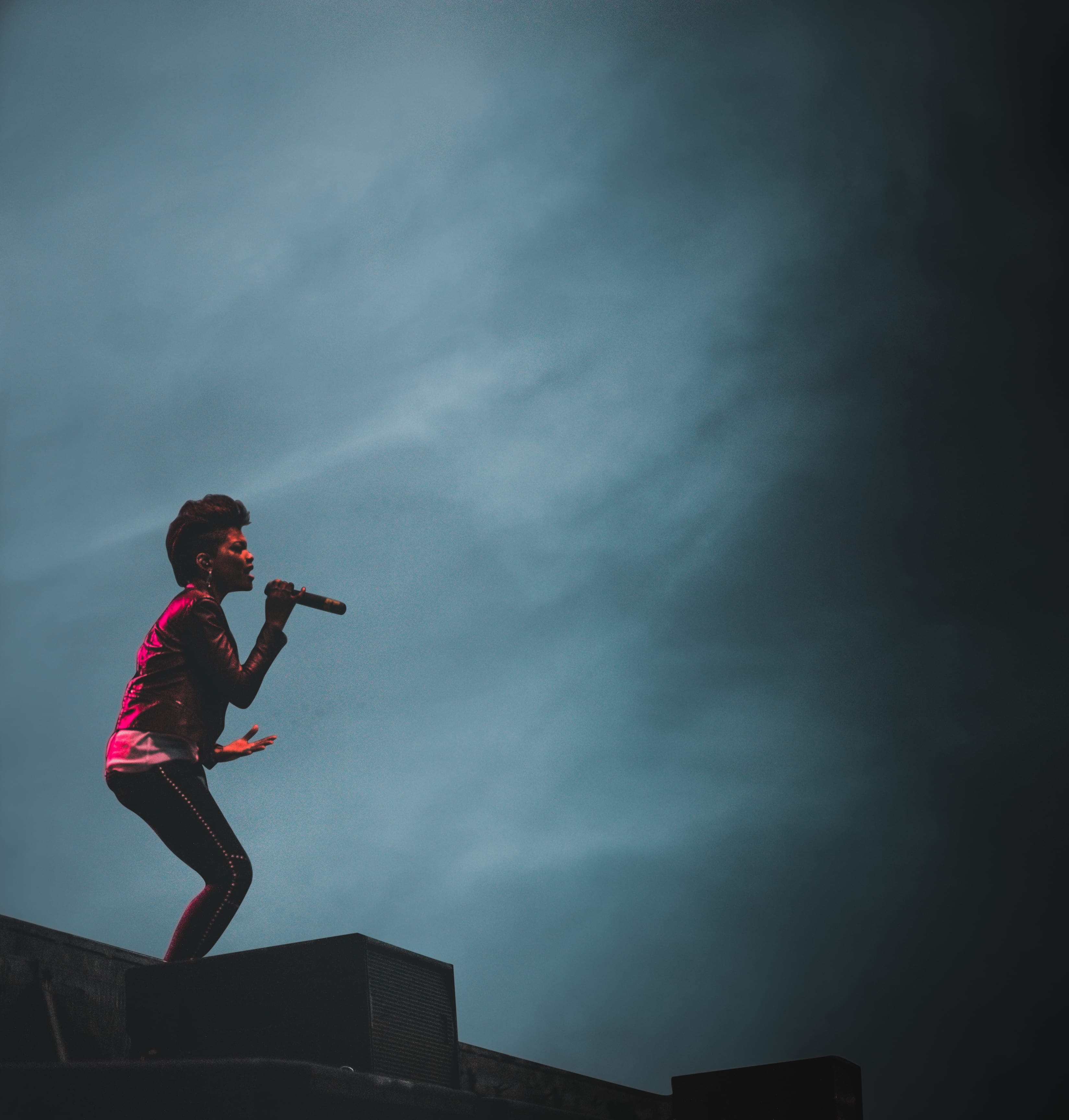 microphone, standing, vocal, full length, women, leisure activity, copy space, singing, mic, storm, one person, singer, blue, sky, performer, girl, low angle view, Phone HD Wallpaper