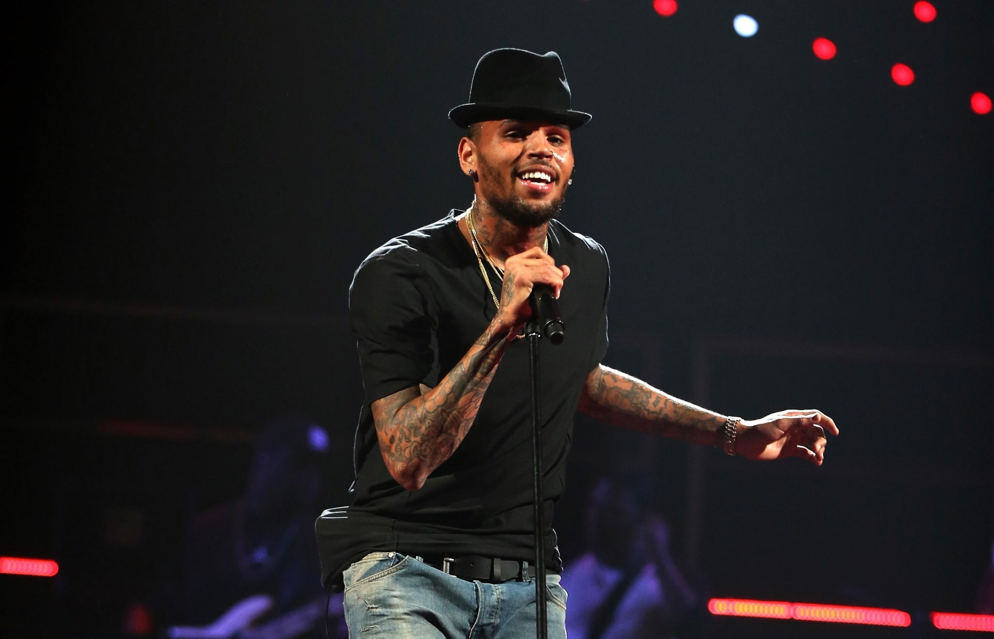 young adult, enjoyment, arts culture and entertainment, chris brown high resolution desktop backgrounds, one person, night, stage - performance space, musician, HD Wallpaper