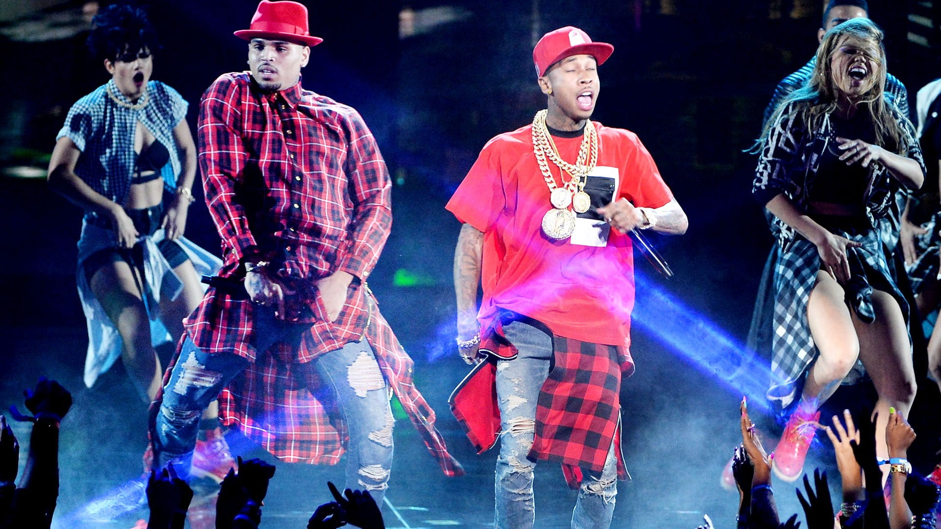 three quarter length, 1080P, chris brown  images, performance group, adult, clothing, concert, performing arts event, stage - performance space, arts culture and entertainment, HD Wallpaper