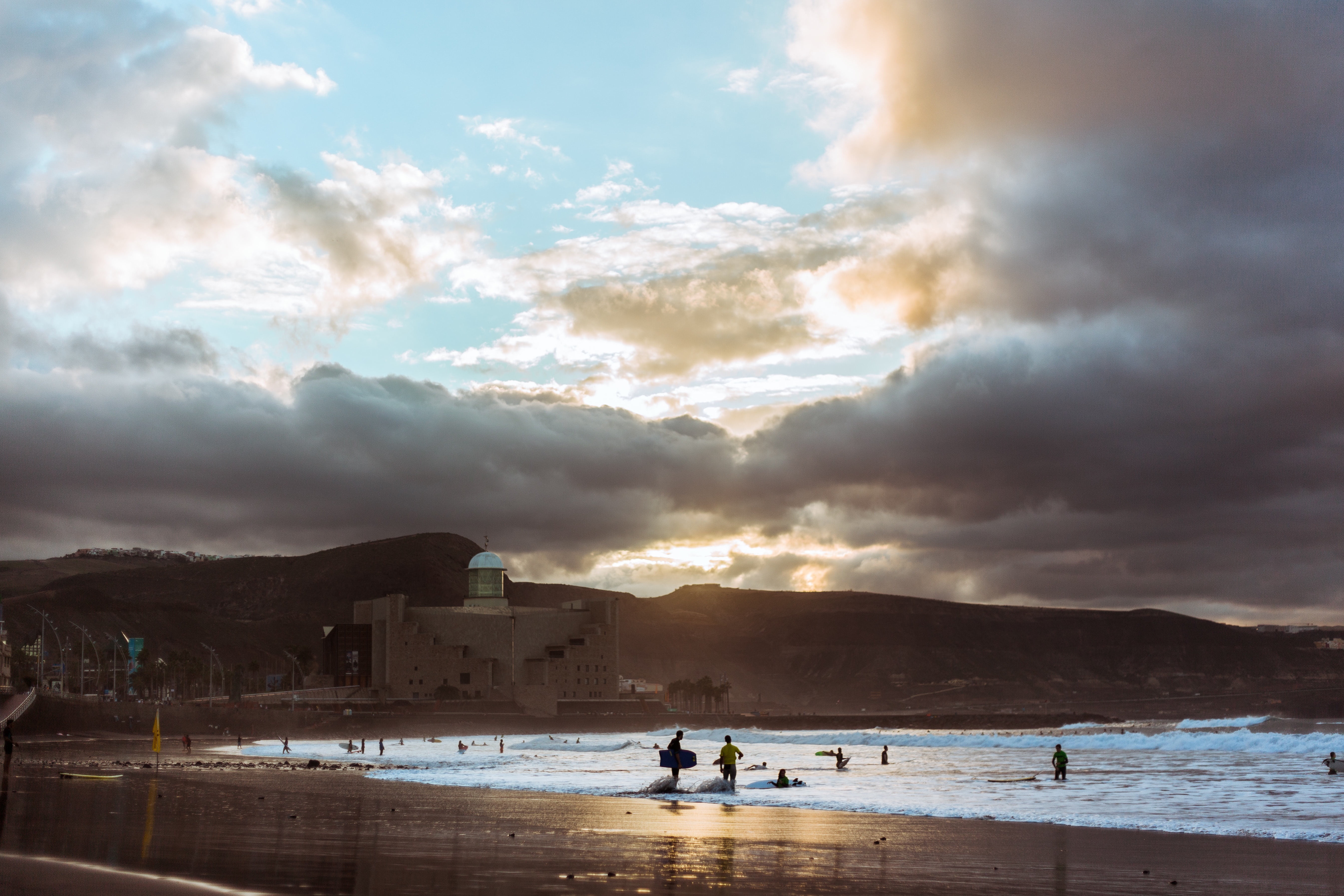 lighthouse, swimmers, wet, beach, shore, holiday, ocean, silhouette, people, travel destinations, building exterior, buildings, scenics - nature, waves, HD Wallpaper