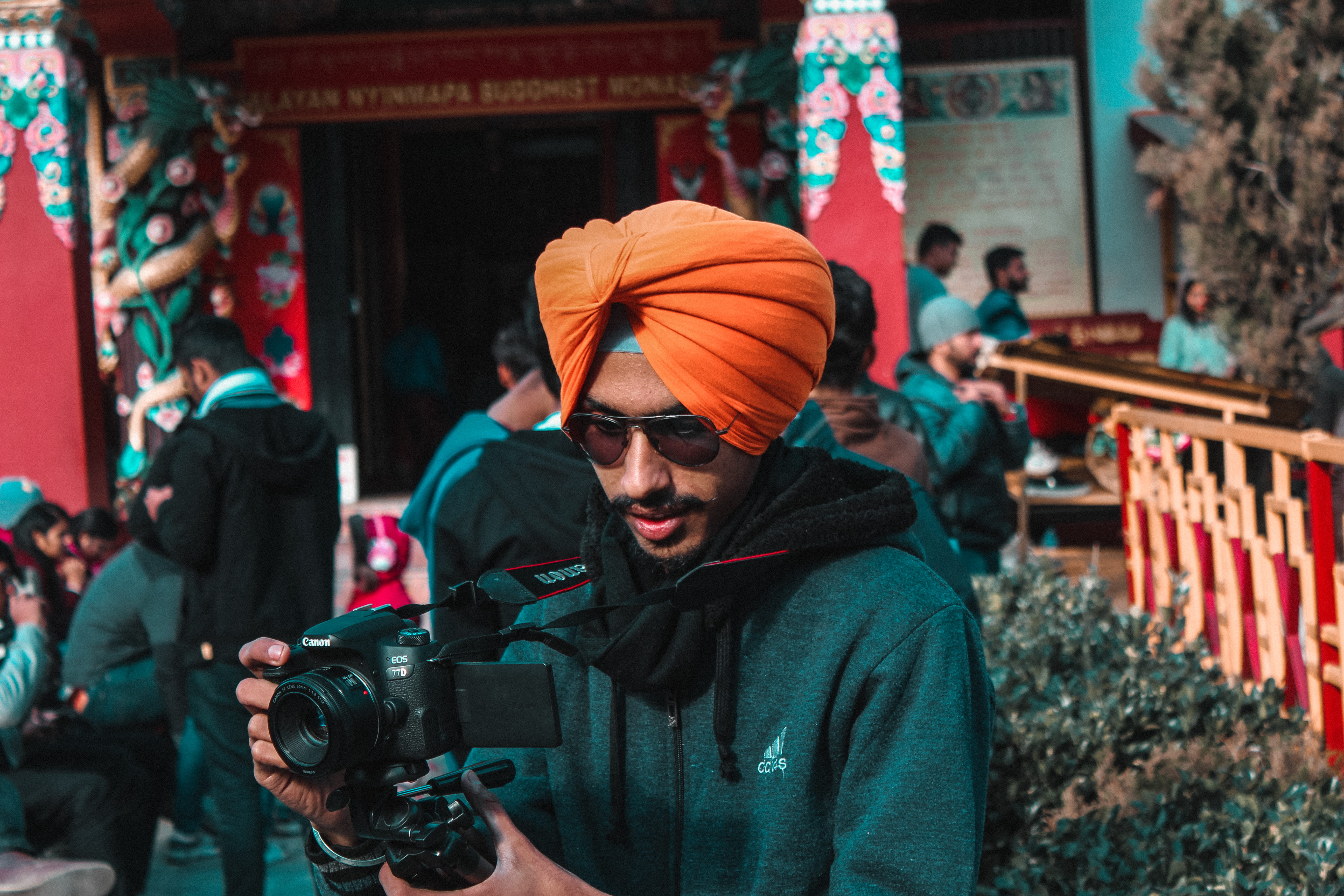 camera, turban, men, portrait, photographer, architecture, moments, people, adult, making, occupation, waist up, standing, lens, incidental people, camera - photographic equipment, HD Wallpaper