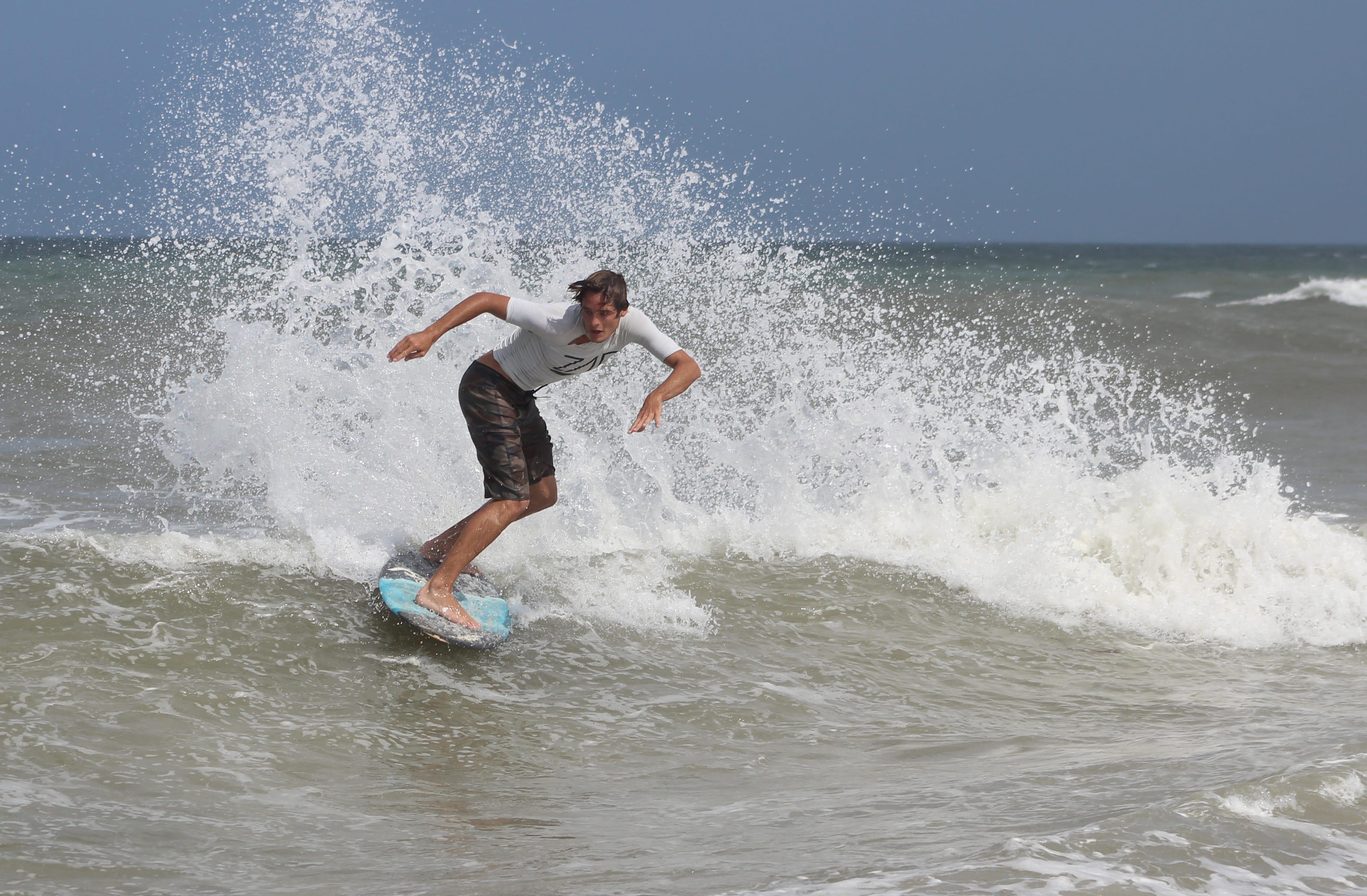 motion, wave, 2K, real people, summer, nature, beauty in nature, skimboard, power in nature, exile, water, lifestyles, full length, land, day, waves, sport, HD Wallpaper