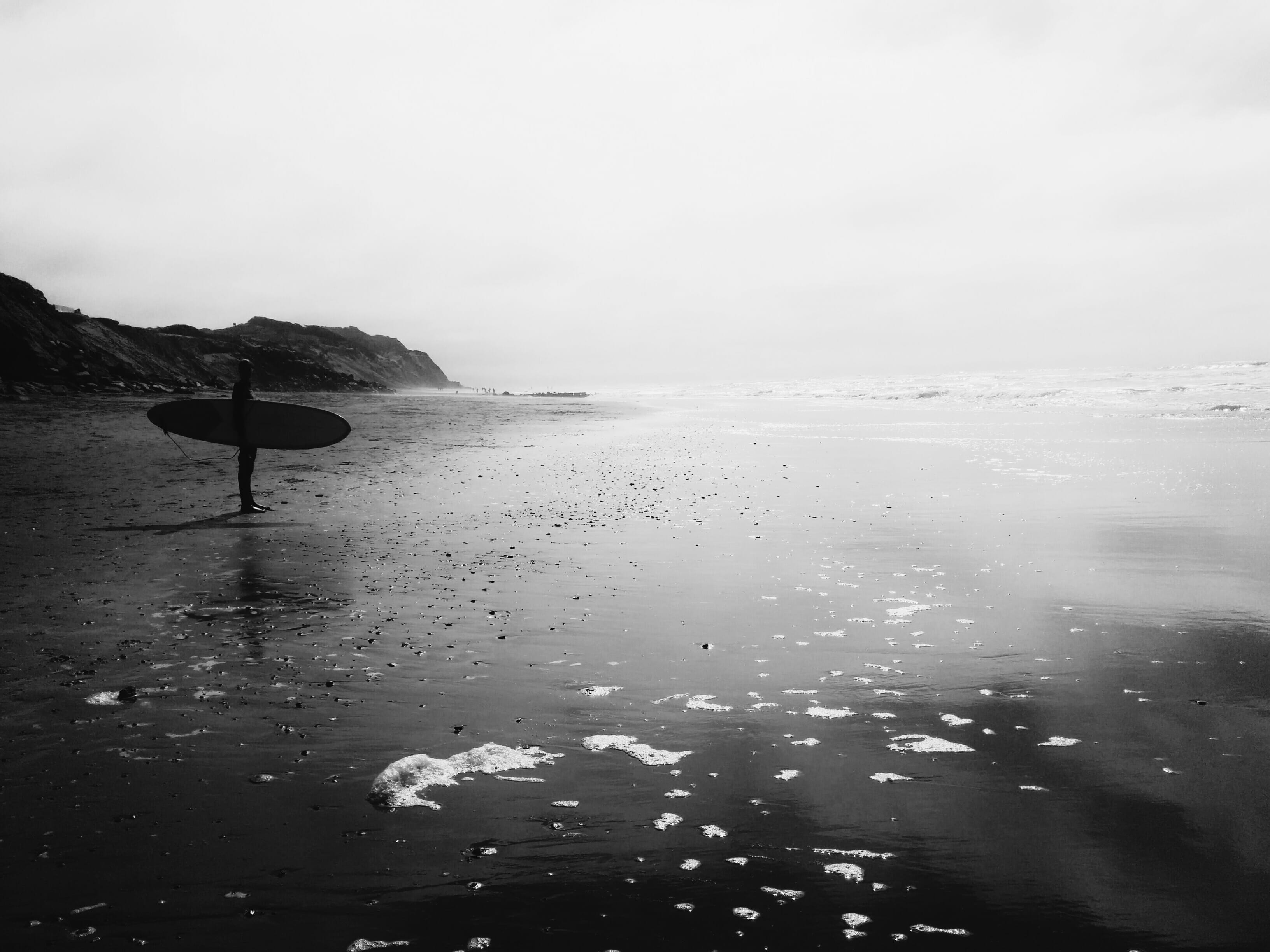 land, photography, shore, scenics - nature, sea, no People, standing, surfboard, skimboard, umbrella, holding, black And White, mountain, grayscale, tranquility, HD Wallpaper