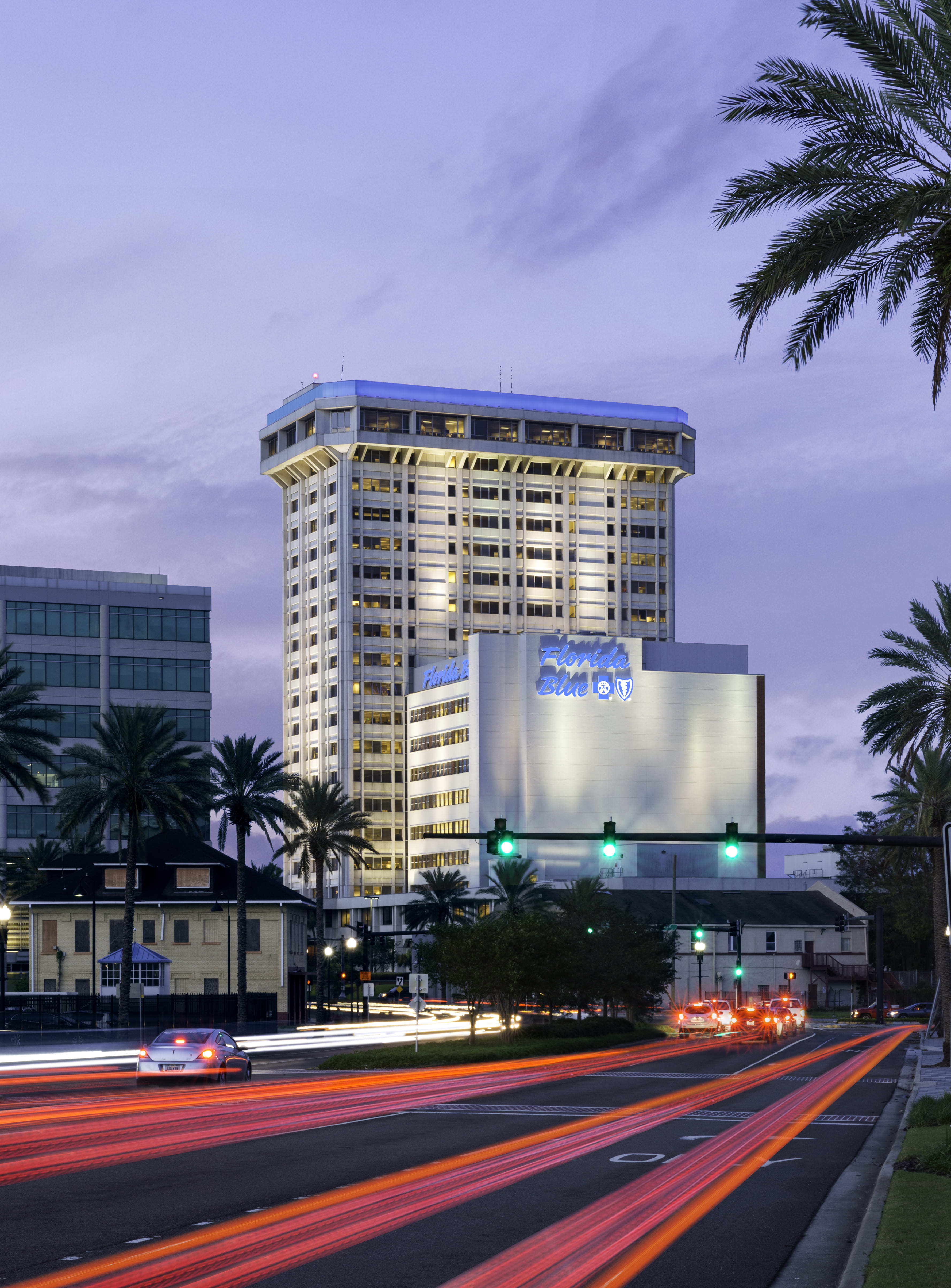 city, architectural photography, jacksonville, skyscraper, built structure, motion, sky, no people, health insurance, road, spmphoto, palm tree, exterior, Phone HD Wallpaper