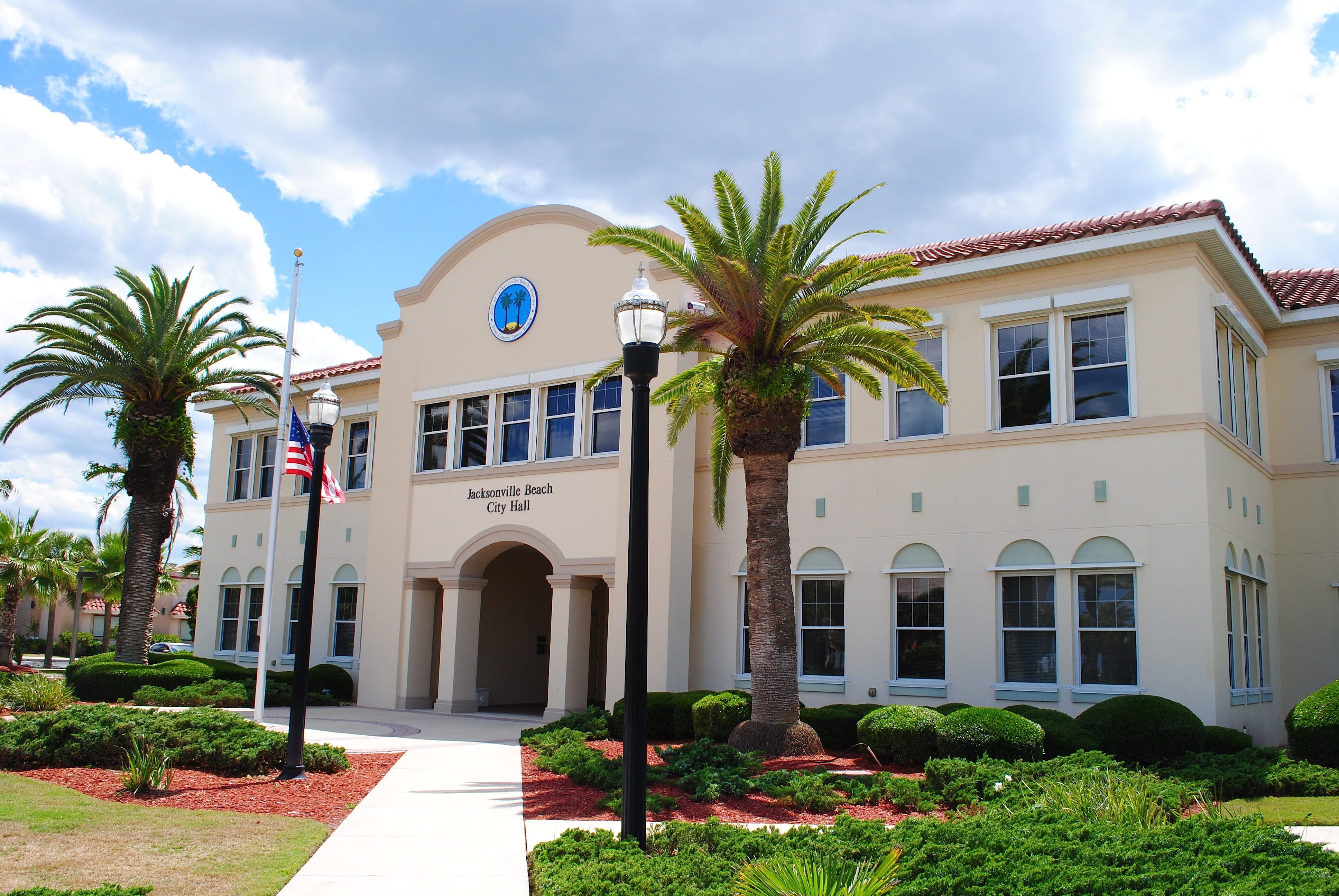 residential district, palms, flowers, architecture, jacksonville, plant, no People, florida, City Hall, arch, sky, building, day, window, nature, spring, HD Wallpaper