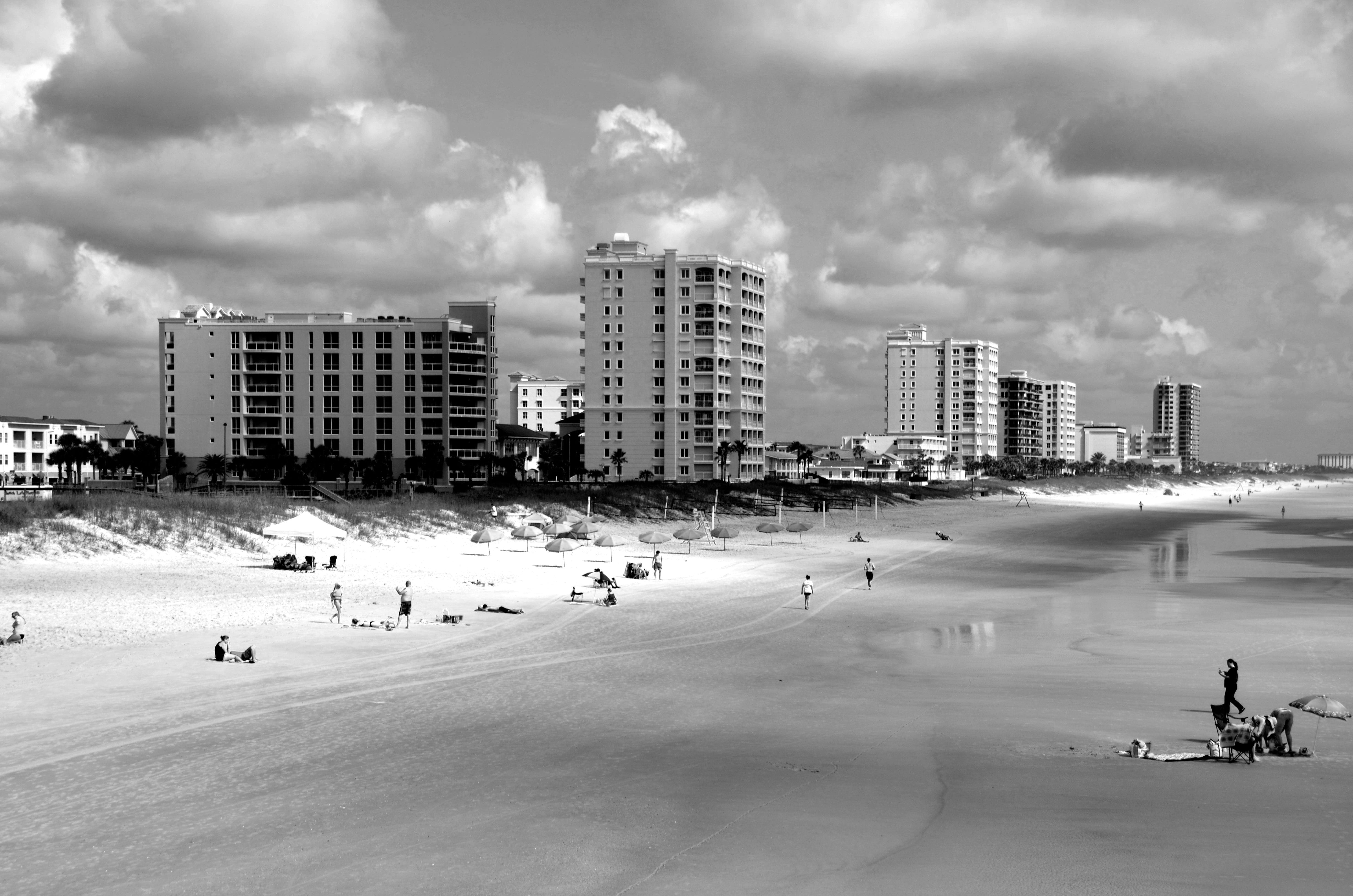 summer, landscape, vacation, cloud - sky, black and white, 4K, beach, sport, florida beach, florida, skyscraper, resort, day, crowd, real people, sea, HD Wallpaper