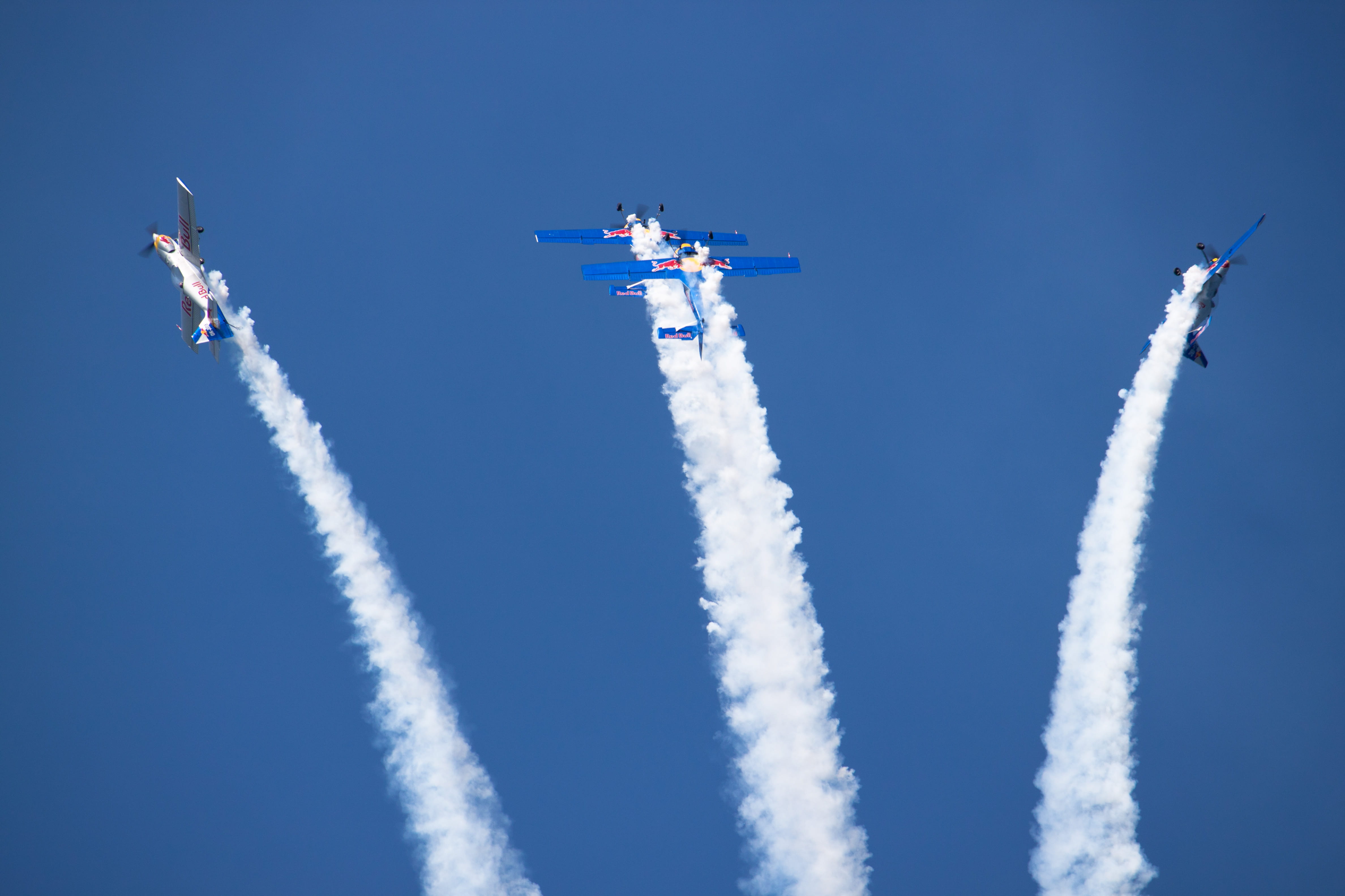 sky, on the move, air force, extra 300, low angle view, stunt flying, motion, blue, outdoors, smoke - physical structure, airplane, nature, acrobatics, HD Wallpaper