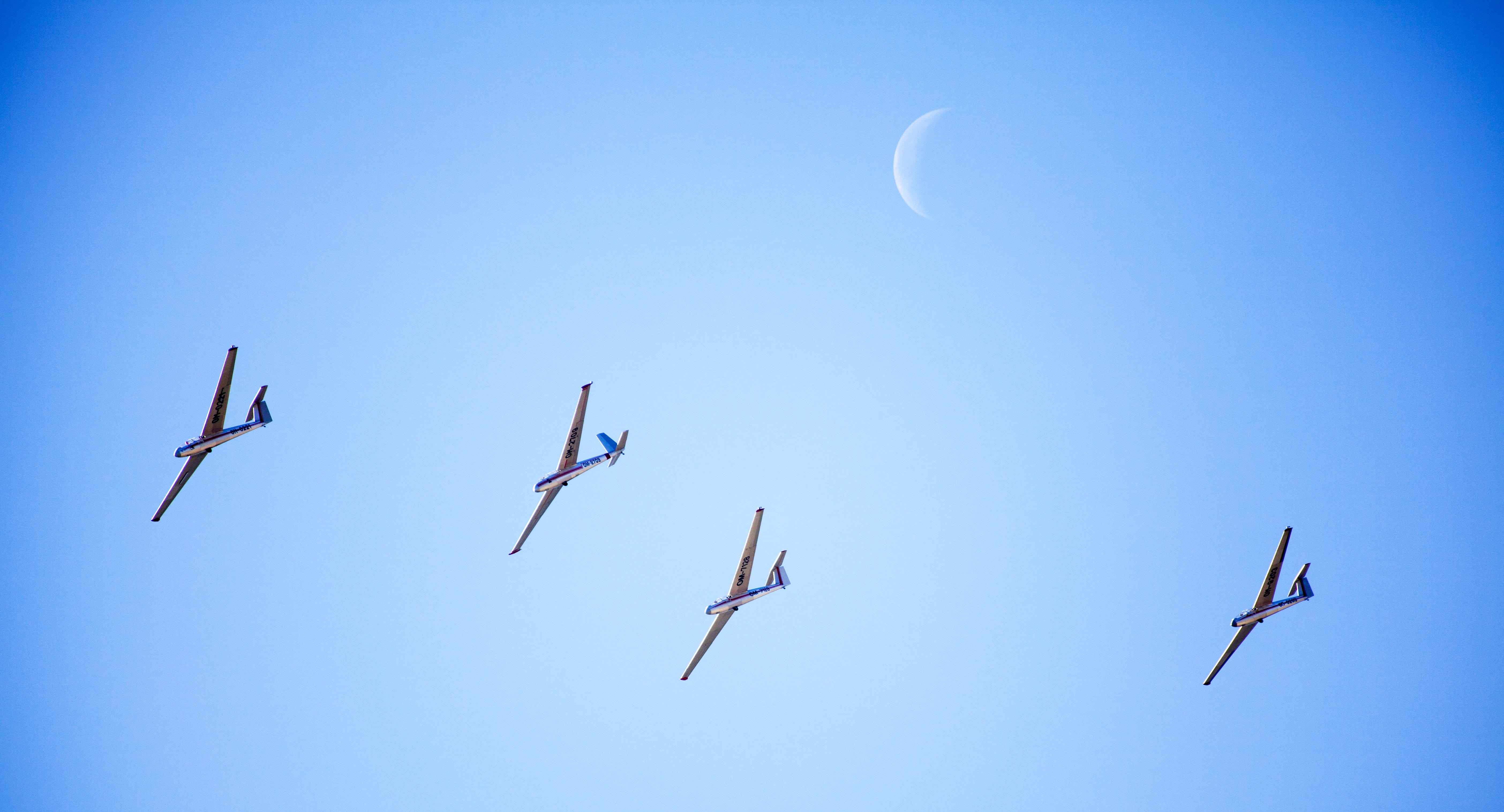 očovskí bačovia, Bačovia, clear sky, low angle view, siaf, day, nature, blue, moon, vapor trail, acrobatics, the sky, sunny, beauty in nature, month, flying, HD Wallpaper