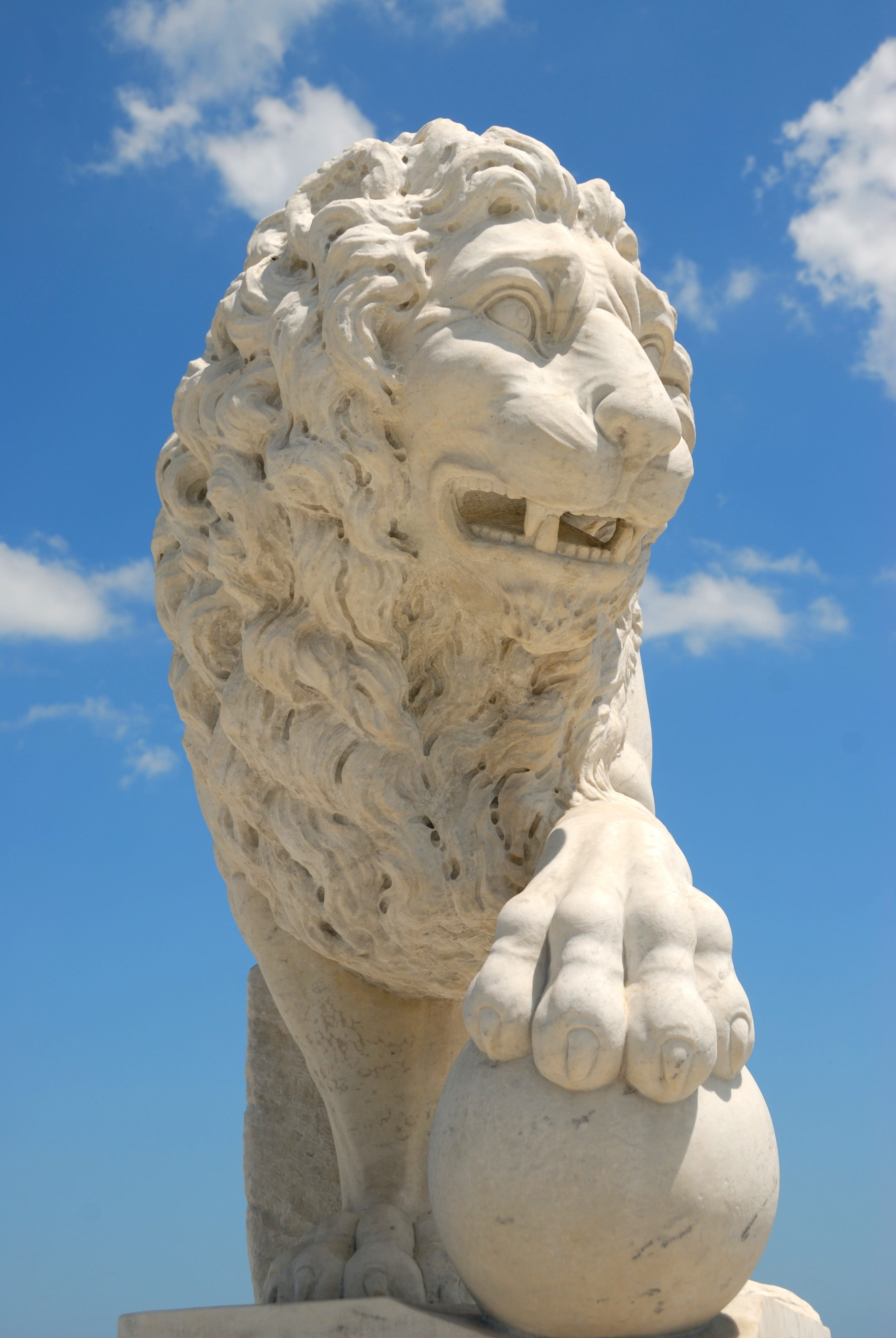 stone, lion, sculpture, symbol, art, craft, outdoors, florida, travel, cloud - sky, famous, close-up, architecture, old, city, 4K, blue, representation, Phone HD Wallpaper