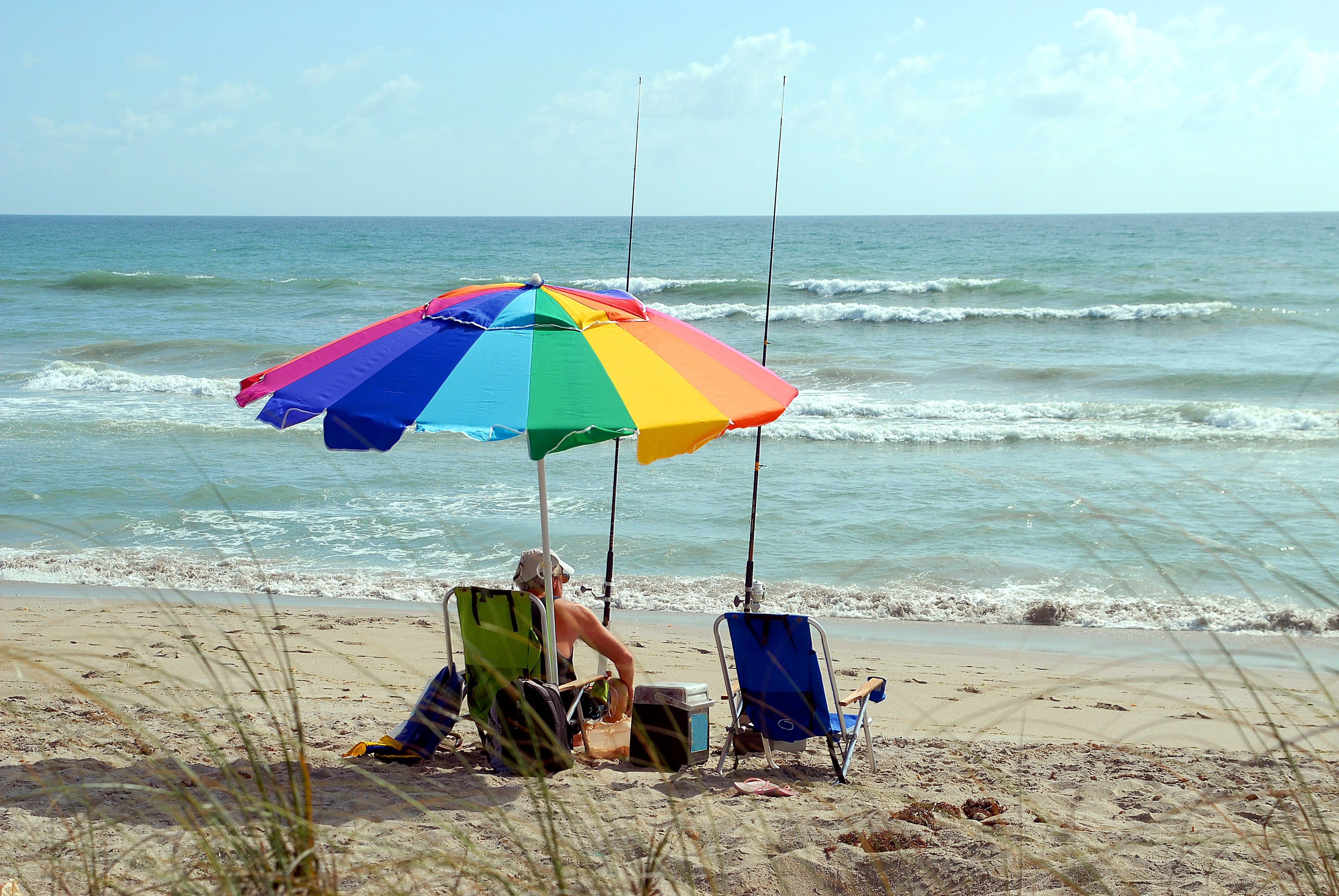 ocean, horizon over water, sea, travel, relax, person, land, beach, idyllic, pole, fun, sky, parasol, tranquility, catching, fisherman, multi colored, relaxation, HD Wallpaper