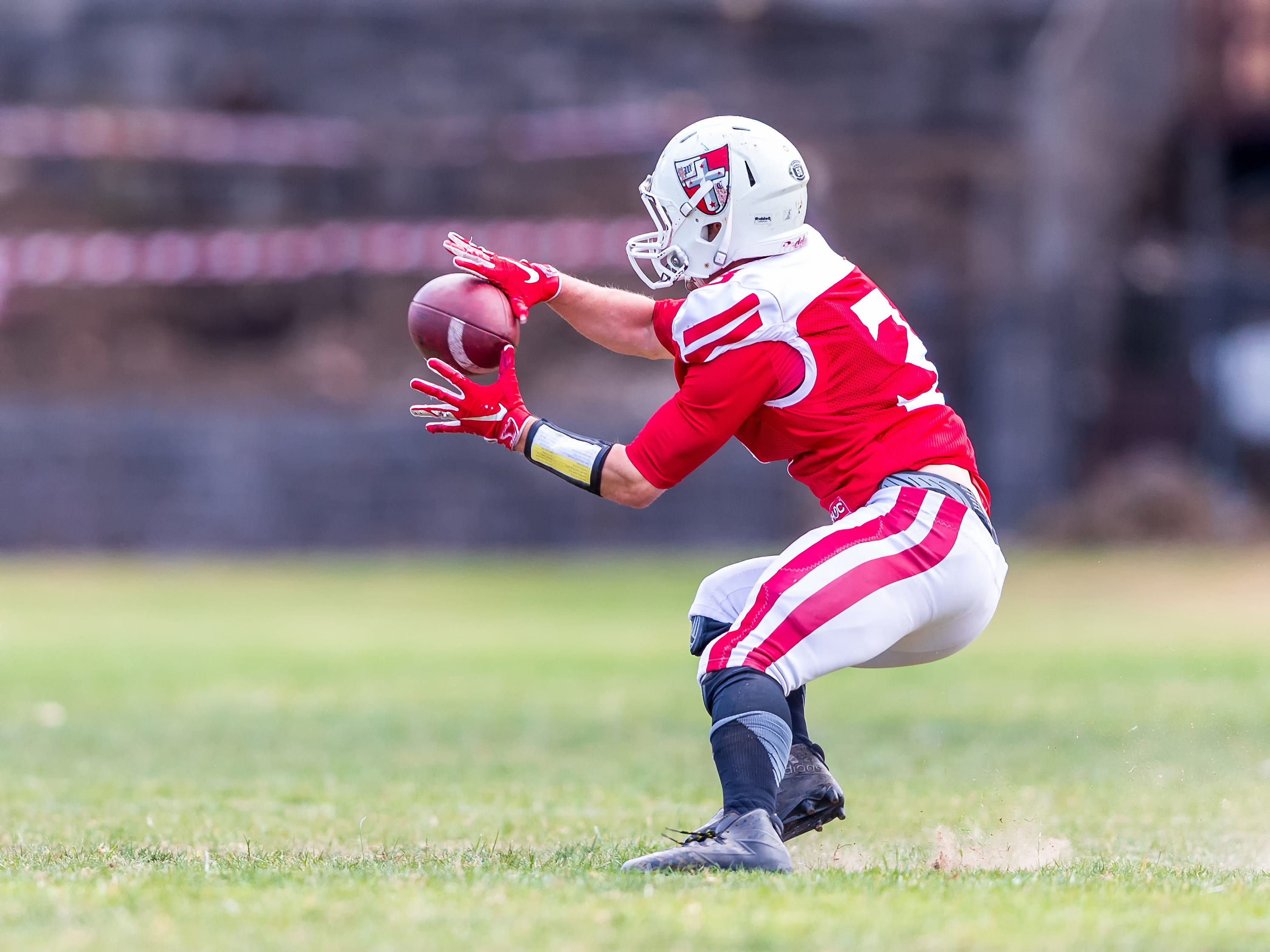 catching, effort, young adult, uniform, 2K, american football - ball, playing, ball, goal, red, Gridiron Victoria, rugby, field, headwear, action, athlete, HD Wallpaper