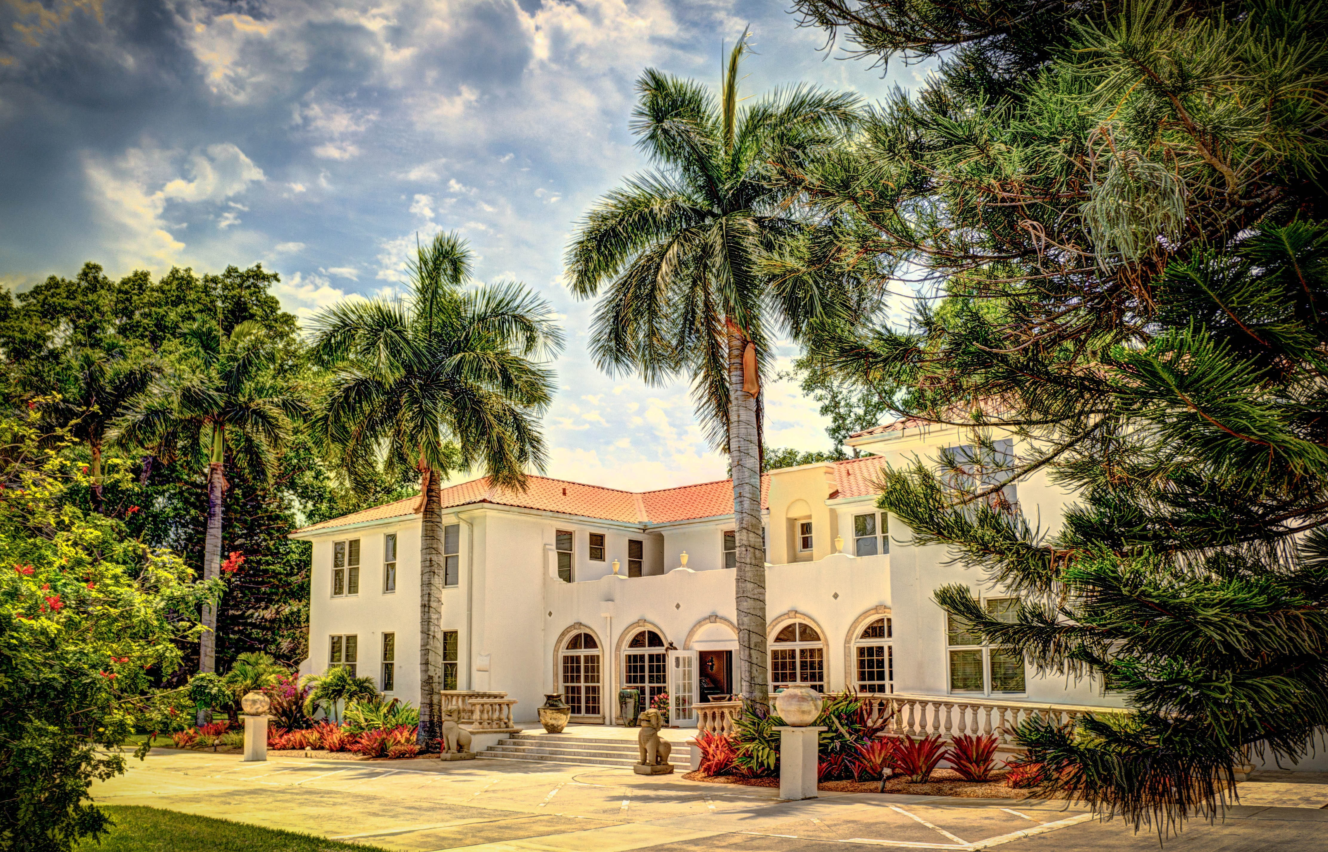 cloud - sky, tropical tree, trees, coconut palm tree, building exterior, palm trees, orange, building, architecture, nature, no people, tree, tropical climate, HD Wallpaper