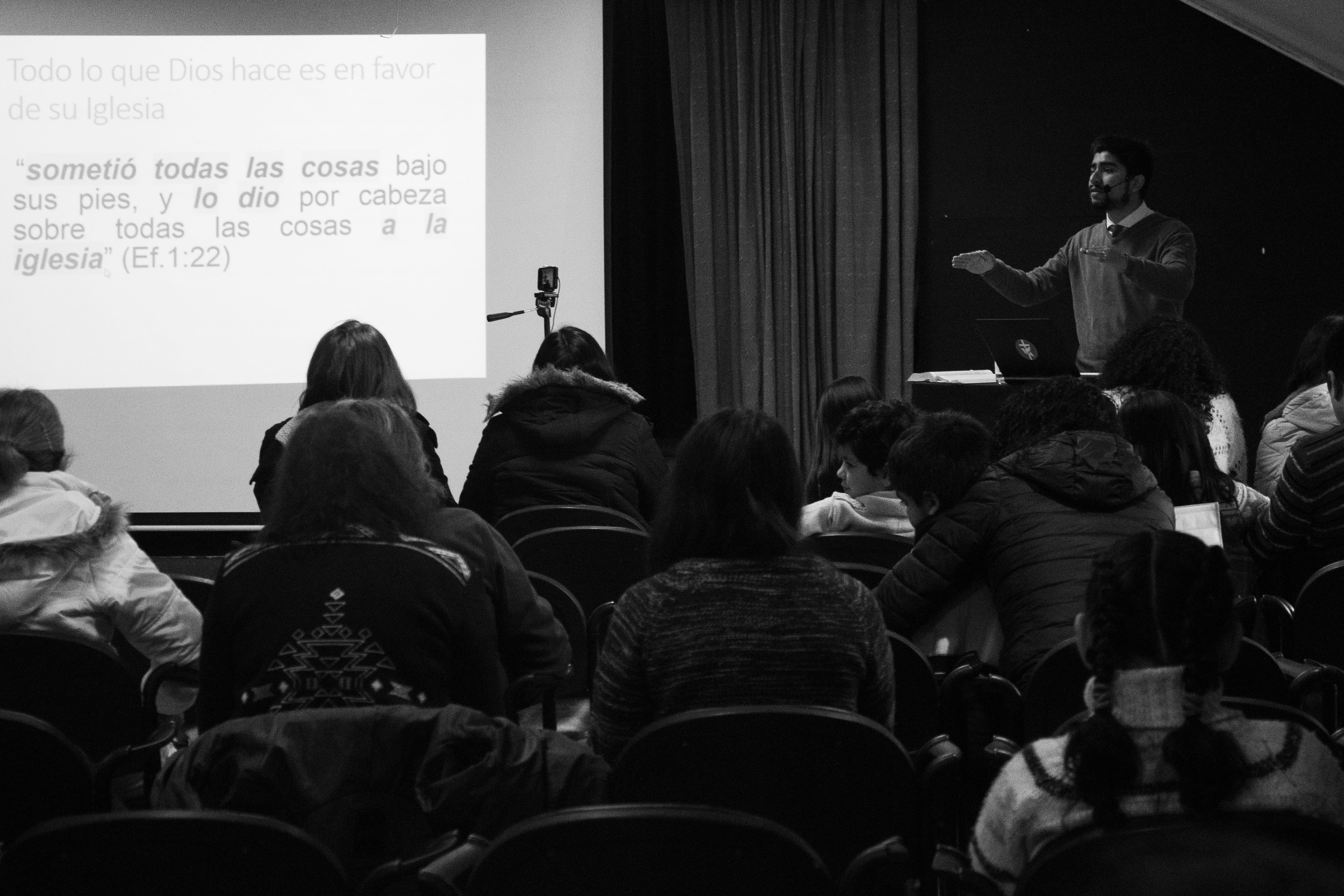 education, la araucana, men, stage, adult, chile, women, group of people, indoors, sitting, 4K, wireless technology, learning, technology, crowd, communication, HD Wallpaper