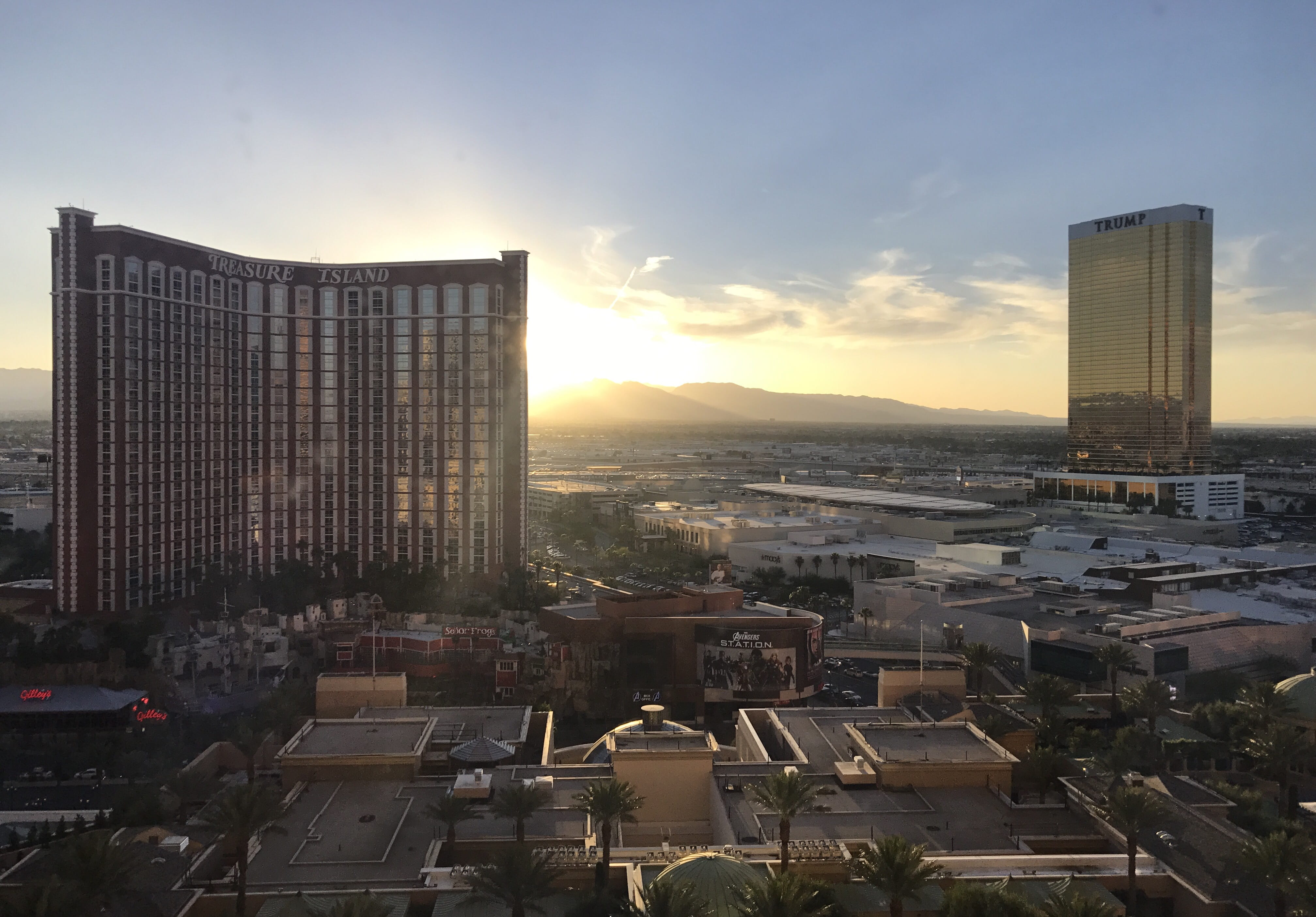 city, built structure, las vegas, financial district, building exterior, modern, 4K, office building exterior, sky, skyscraper, cloud - sky, mountain, HD Wallpaper