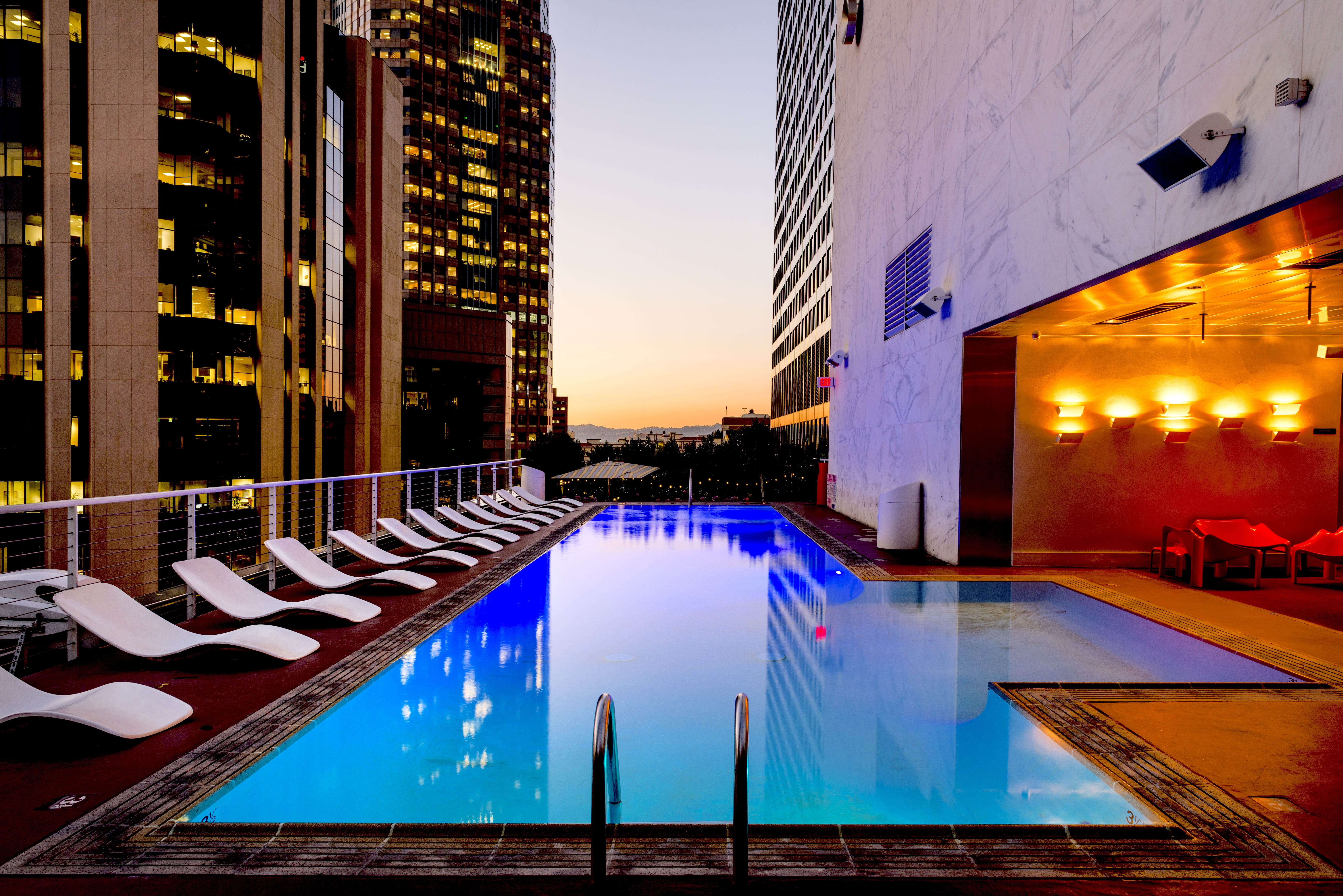 water, nature, no people, building exterior, skyscrapers, white, downtown, reflection, night, illuminated, outdoors, hotel, skyscraper, dusk, office building exterior, HD Wallpaper
