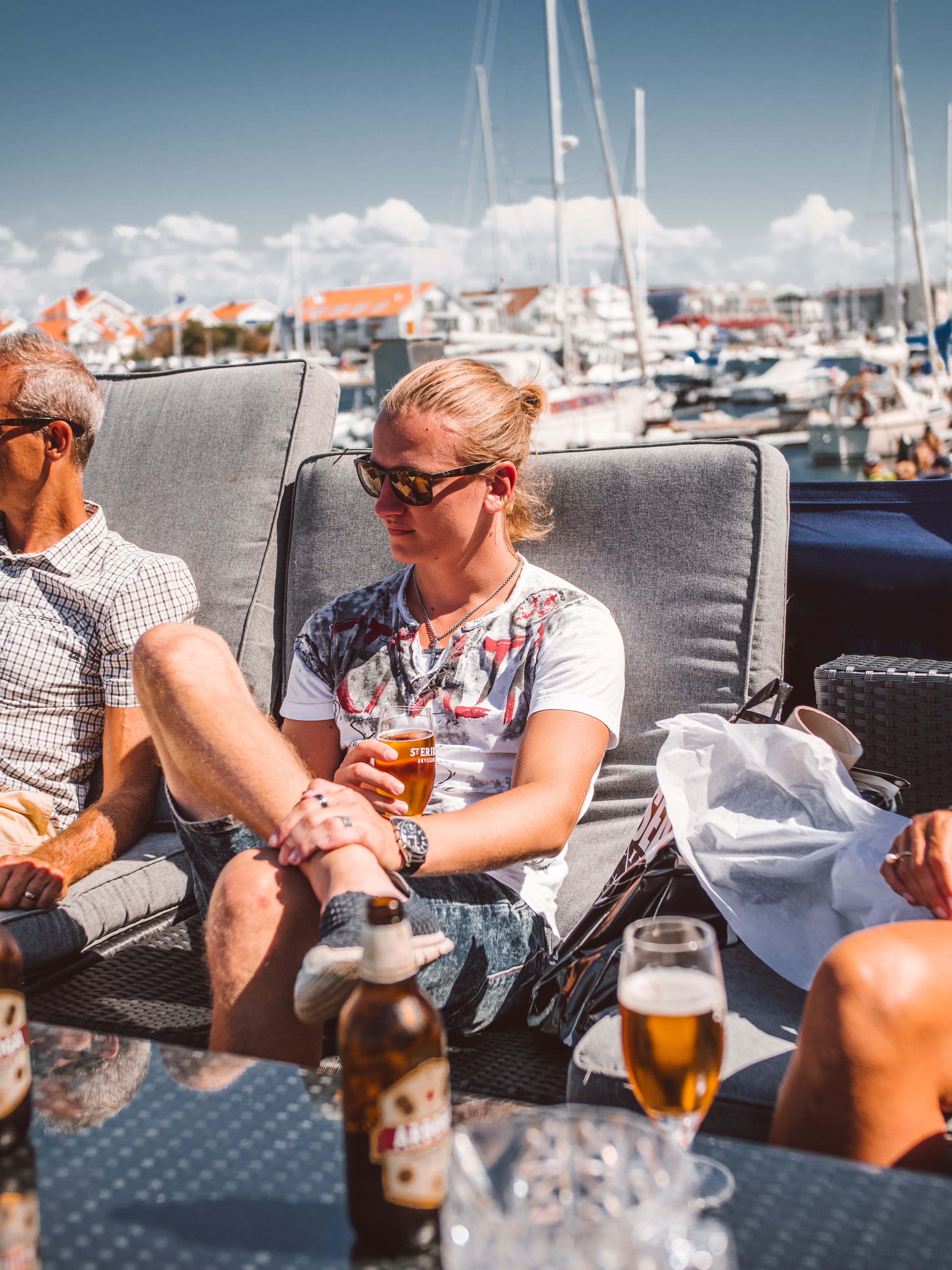 close-up, mature men, refreshment, leisure activity, liquor, adult, alcohol, bottle, drinking, boats, beer, day, blurred background, blur, males, food and drink, Phone HD Wallpaper