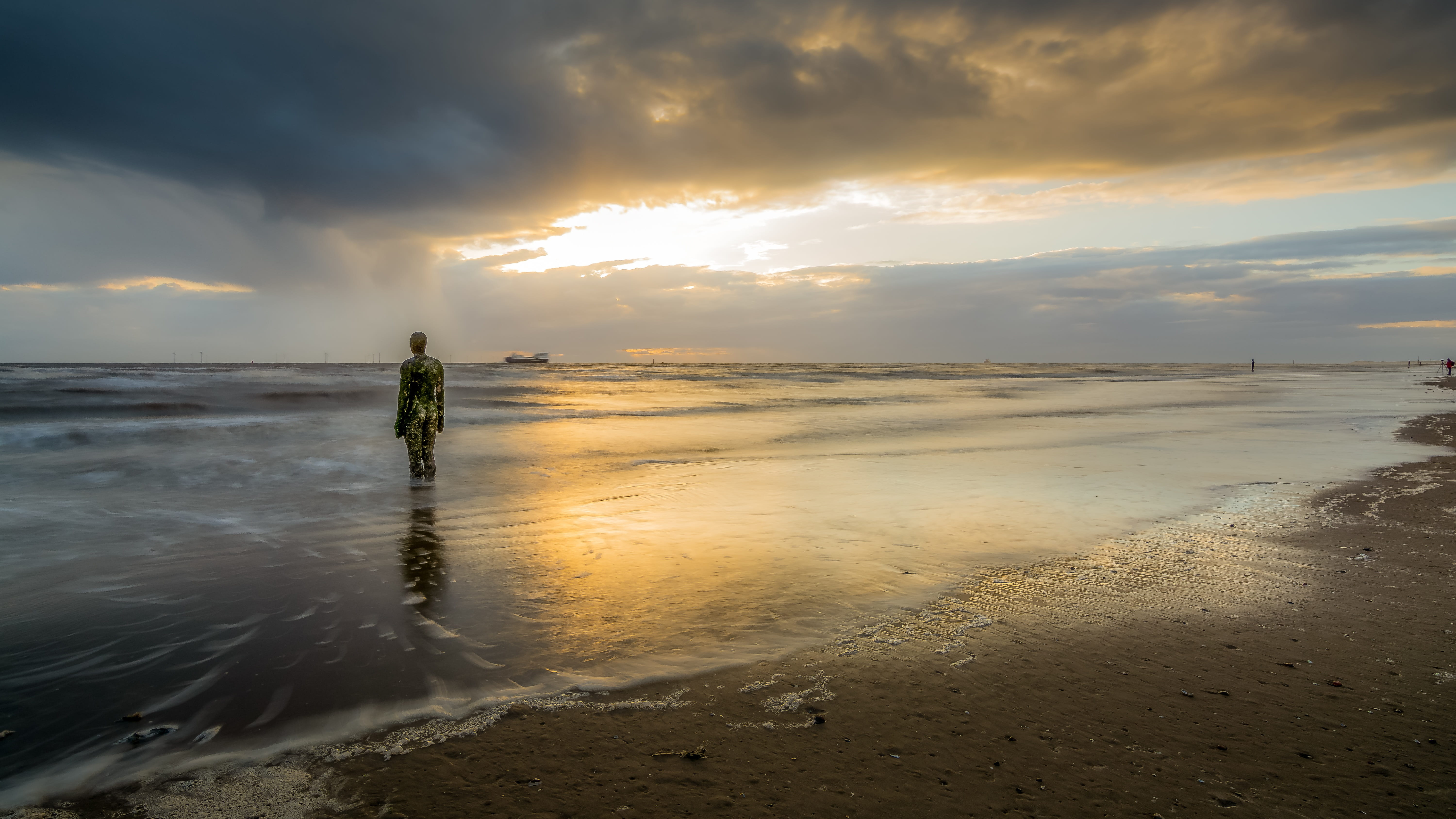 leisure activity, shower, sunset, 5K, clouds, uk, horizon over water, golden hour, outdoors, rain clouds, reflection, water, scenics - nature, steel man, HD Wallpaper
