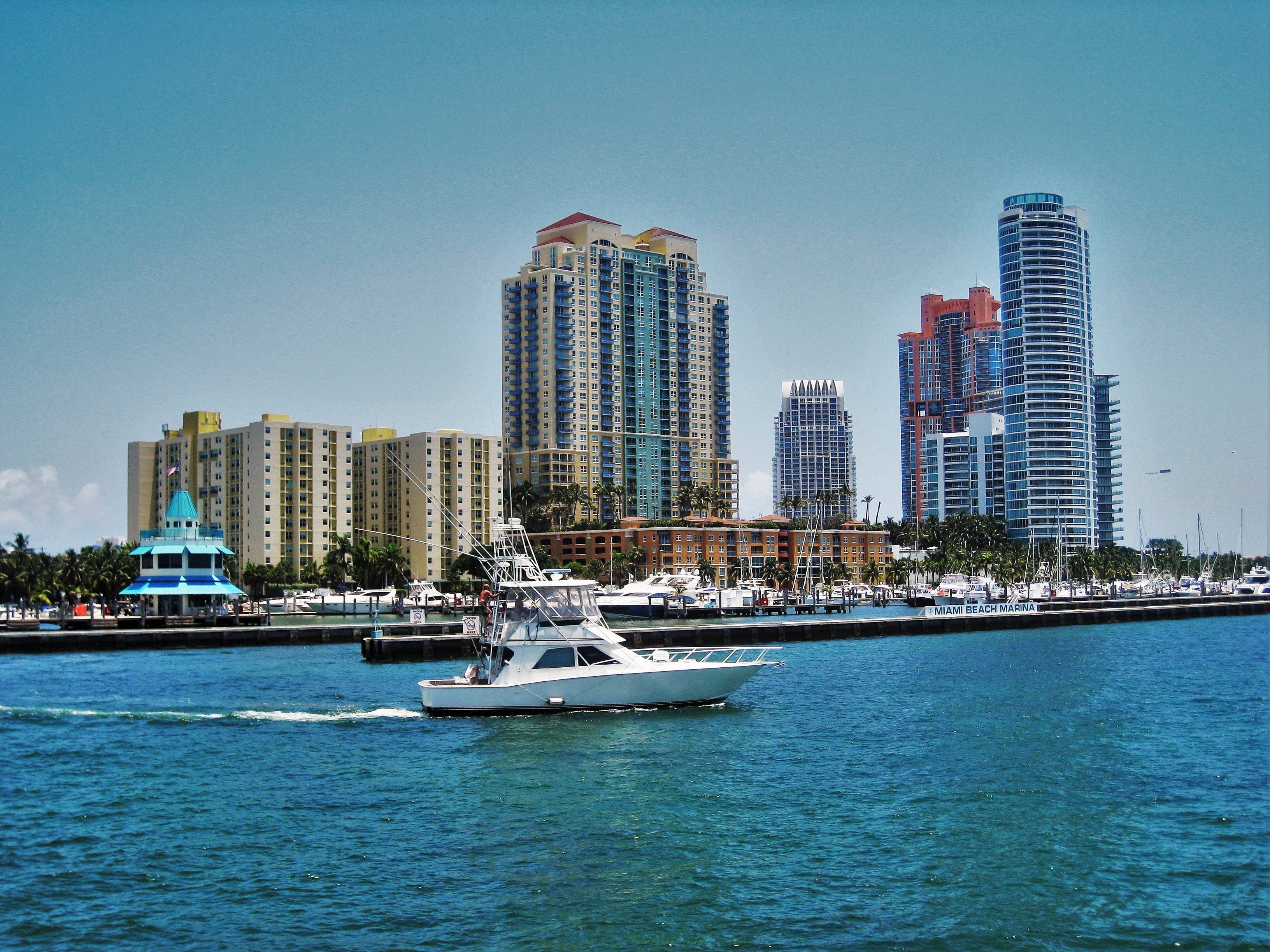 miami beach marina, architecture, rise, outdoors, murano at portofino, motorboat, sea, building, Miami Beach, transportation, buildings, no people, boot, HD Wallpaper