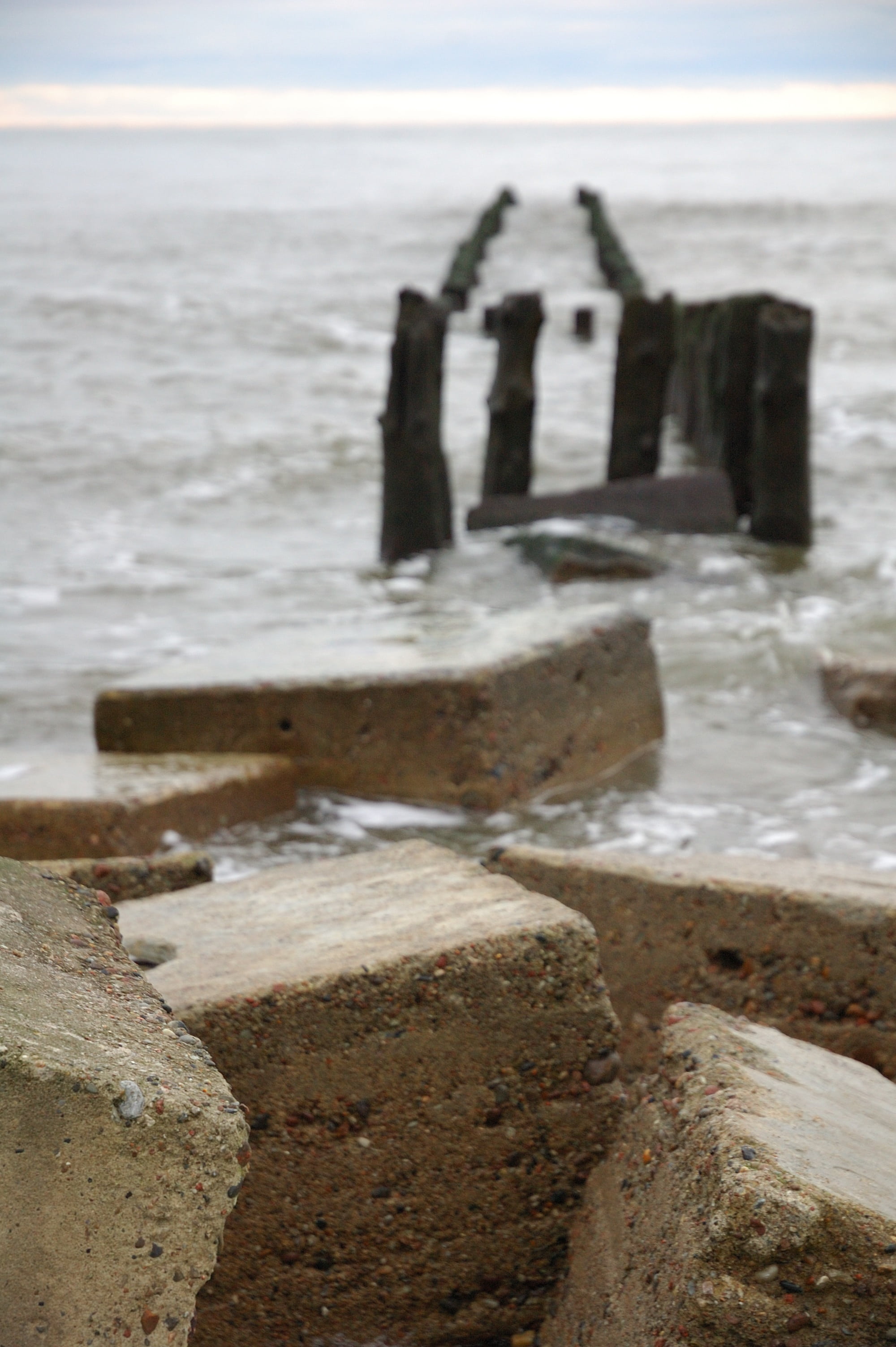 sand, motion, nature, breakwaters, sea, rocks, sport, day, wooden post, close-up, 2K, focus on foreground, sandcastle, tranquility, stone, no people, outdoors, Phone HD Wallpaper