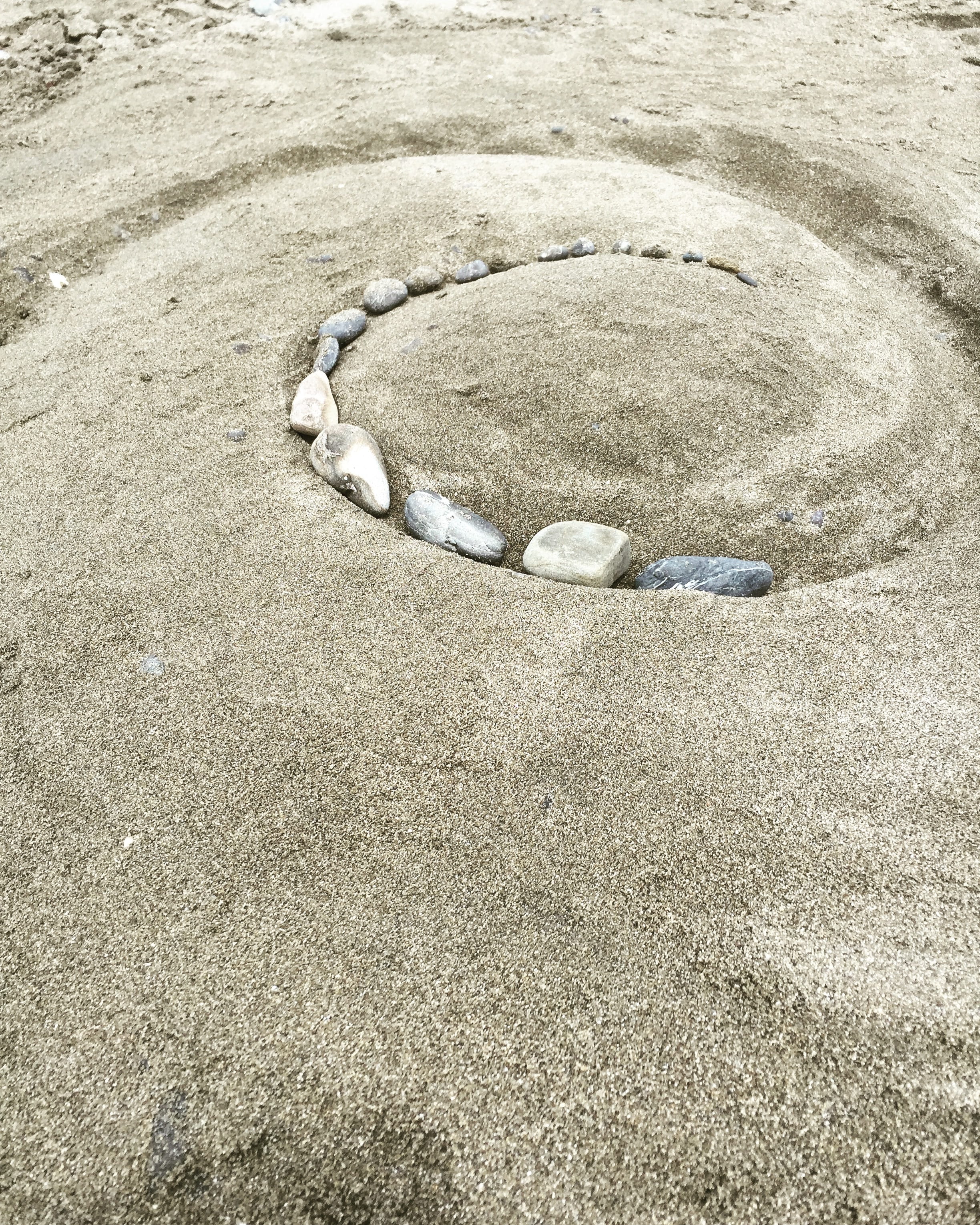 spiral, silver colored, ground, geometric shape, close-up, rock, metal, tranquility, shells, stones, sandcastle, outdoors, still life, ring, sunlight, koru, Phone HD Wallpaper