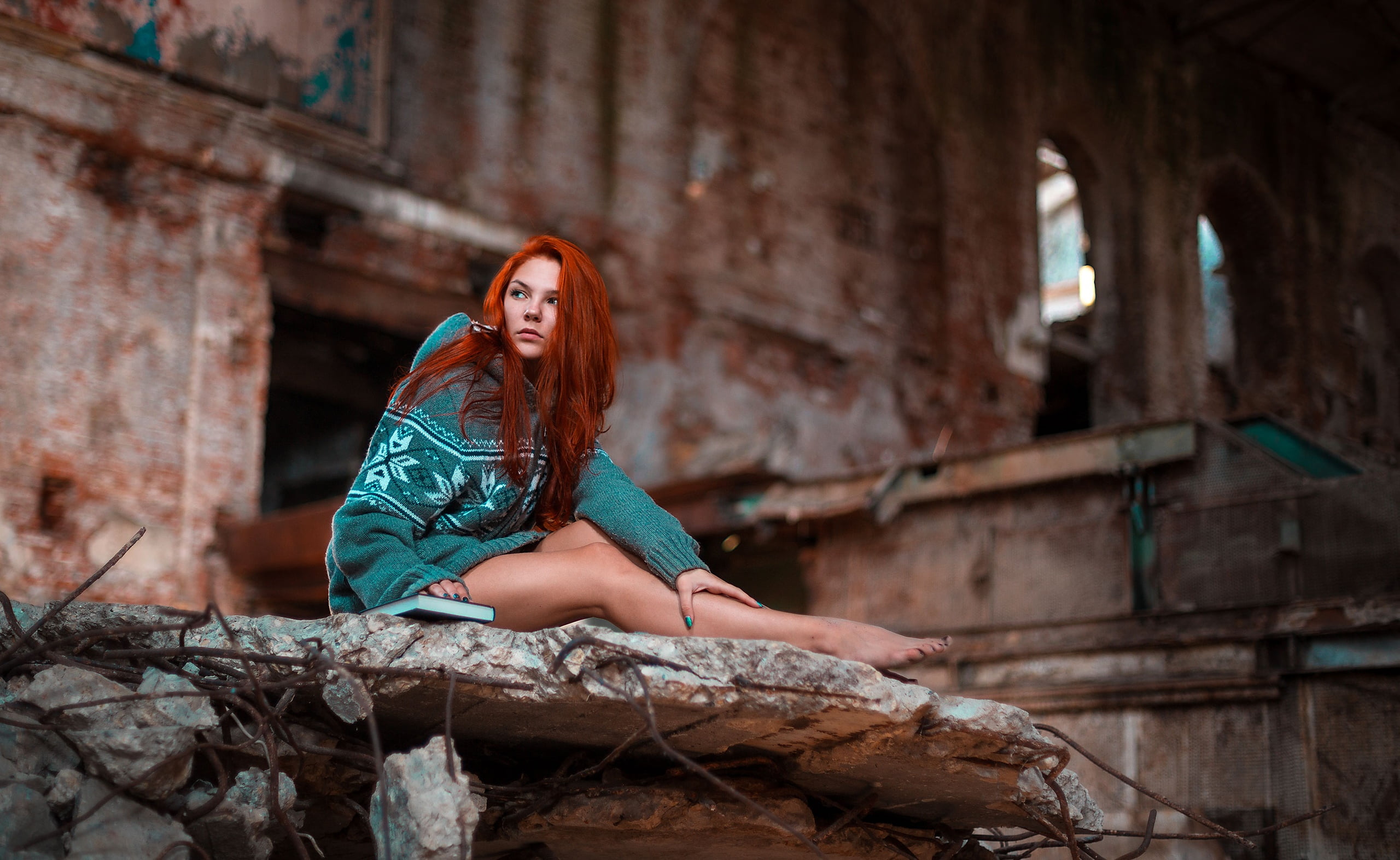 barefoot, 2K, model, books, depth of field, ruins, blue eyes, legs, looking away, redhead, long hair, portrait, sitting, debris, painted nails, sweater, HD Wallpaper