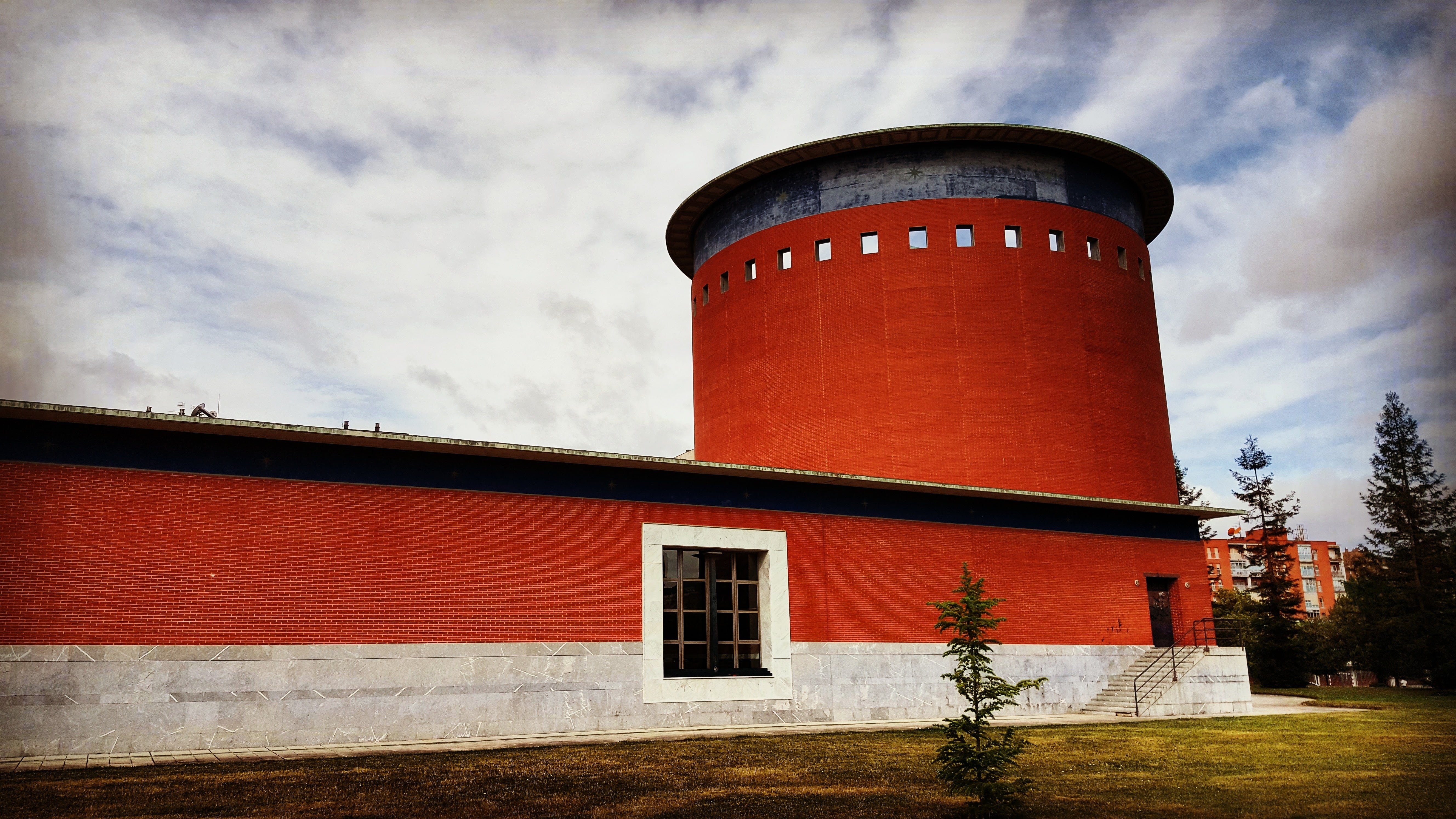 building Exterior, guidance, sky, architecture, yamaguchi park, no people, cloud - sky, industry, day, nature, planetarium, window, pamplona planetary, HD Wallpaper