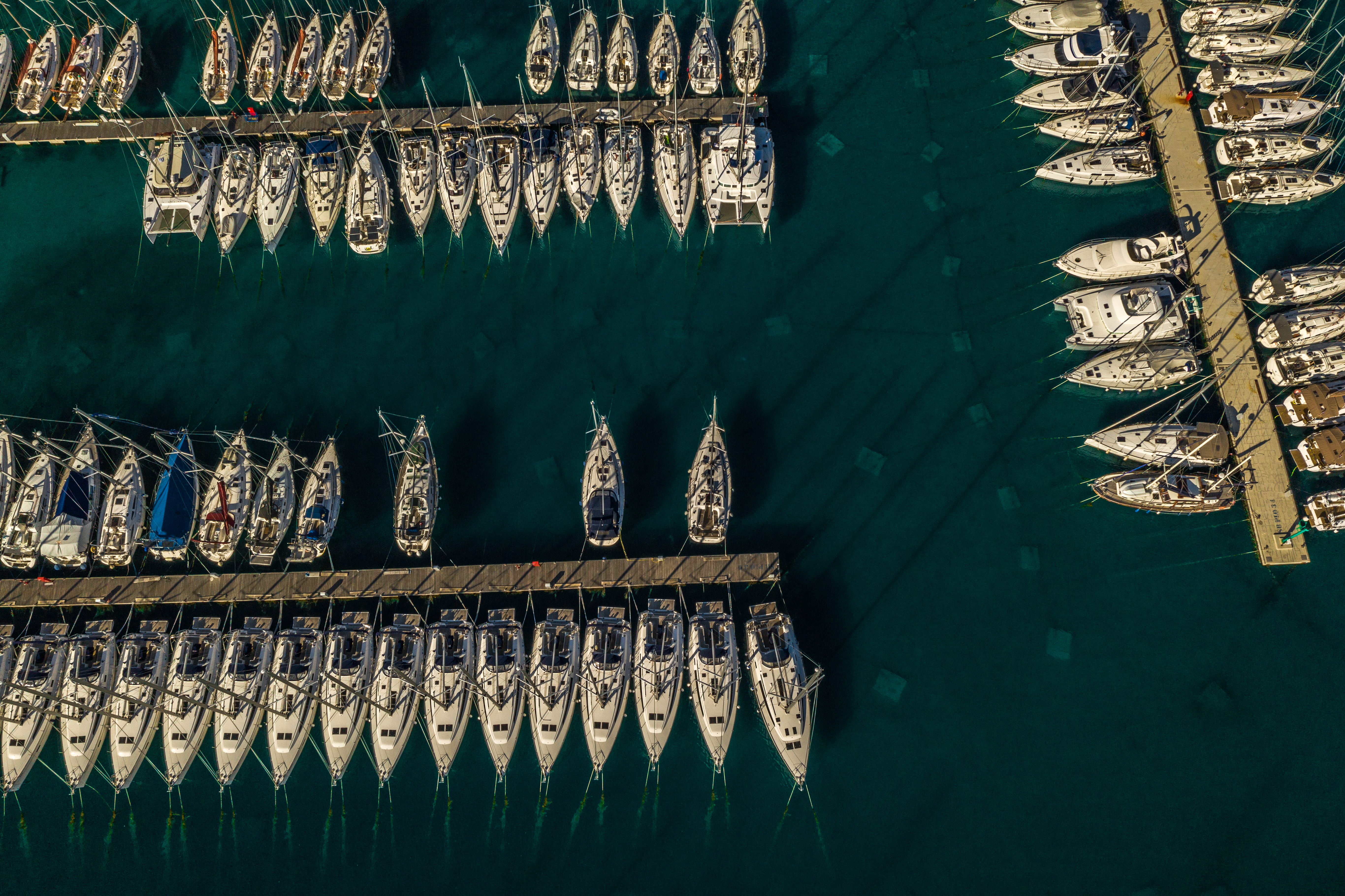water, history, day, rope, white, lot, shadow, building, high angle view, 5K, aci, architecture, bleu, treasure, building exterior, green color, boat, HD Wallpaper