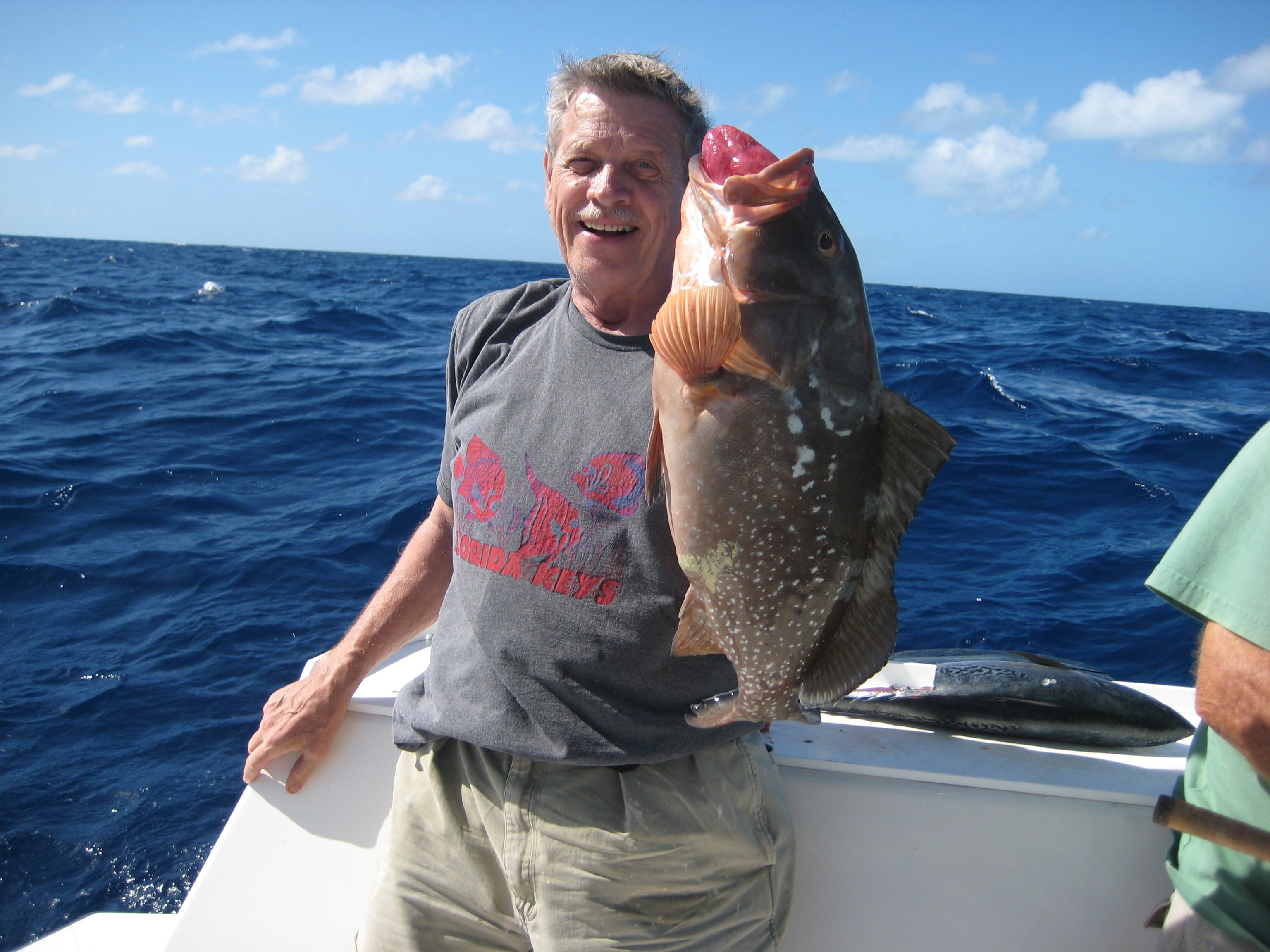 2K, catch of fish, marine, happiness, sea, leisure activity, three quarter length, smiling, grouper, horizon over water, fish, emotion, day, outdoors, HD Wallpaper