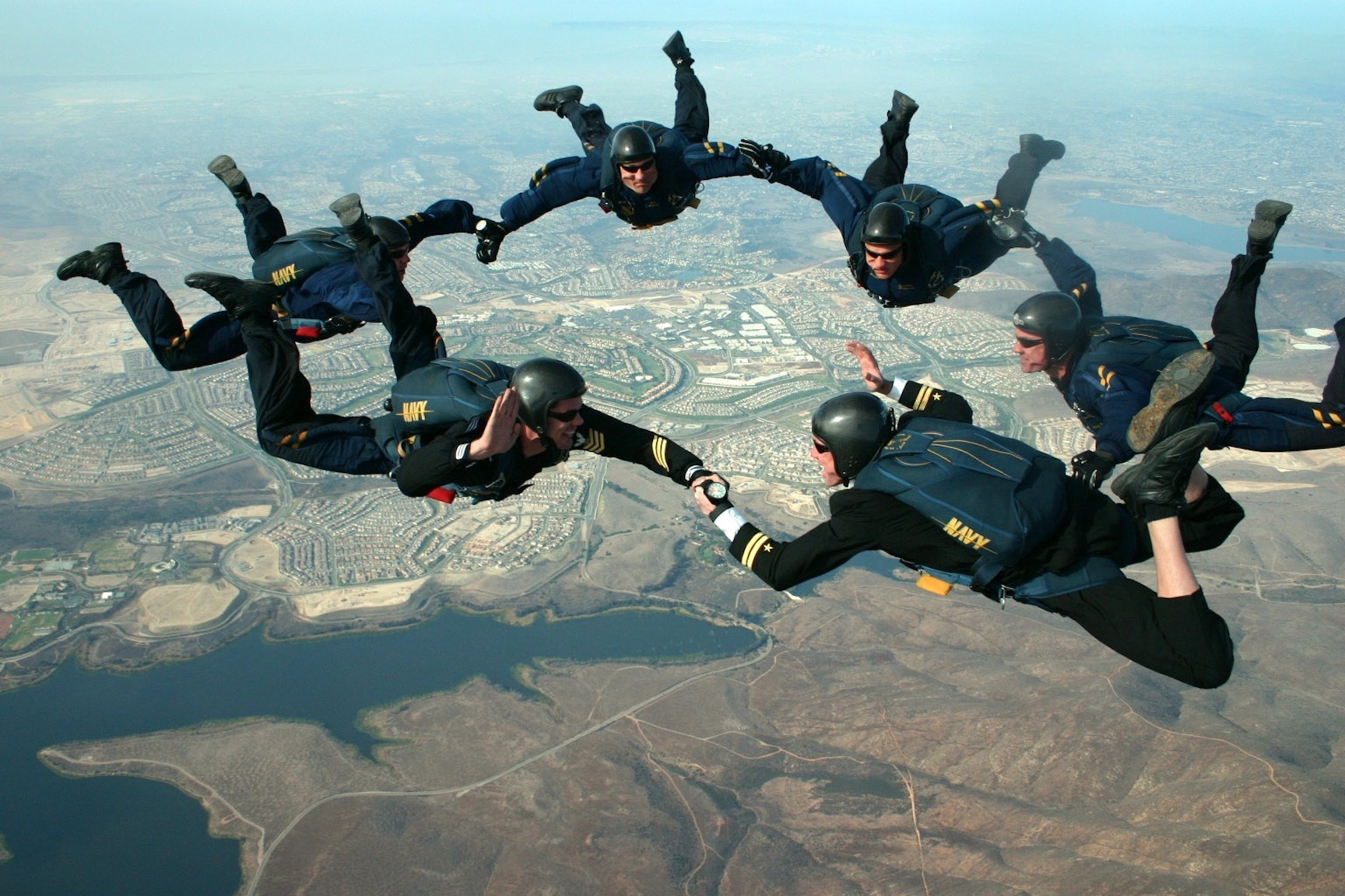 arms raised, people, circle, clouds, full length, landscape, mid-air, risk, high angle view, parachutists, outdoors, freefall, ground, medium group of people, HD Wallpaper