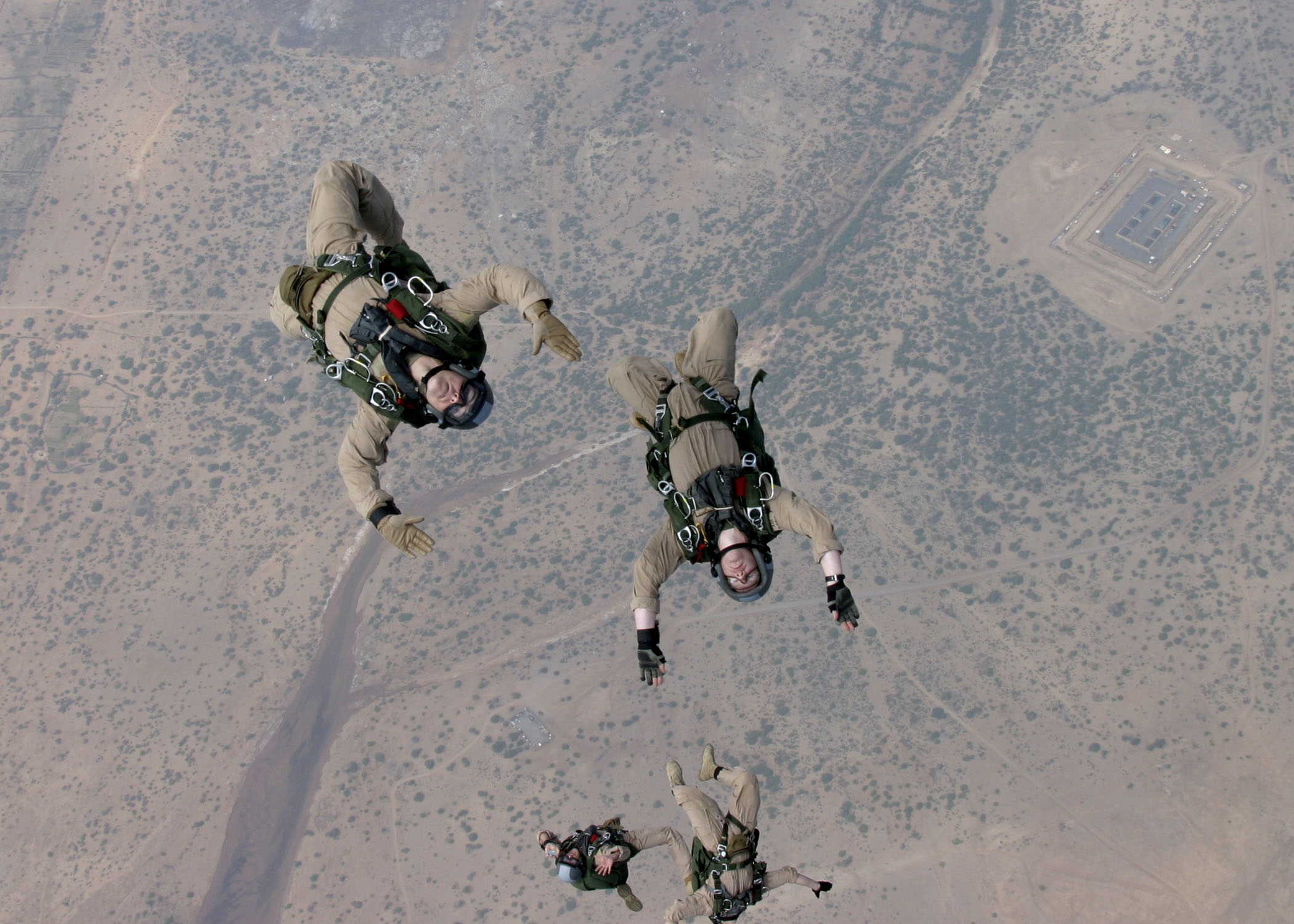 motion, army soldier, government, plane, day, training, military training, high angle view, unrecognizable person, parachute, rear view, parachuting, mode of transportation, HD Wallpaper
