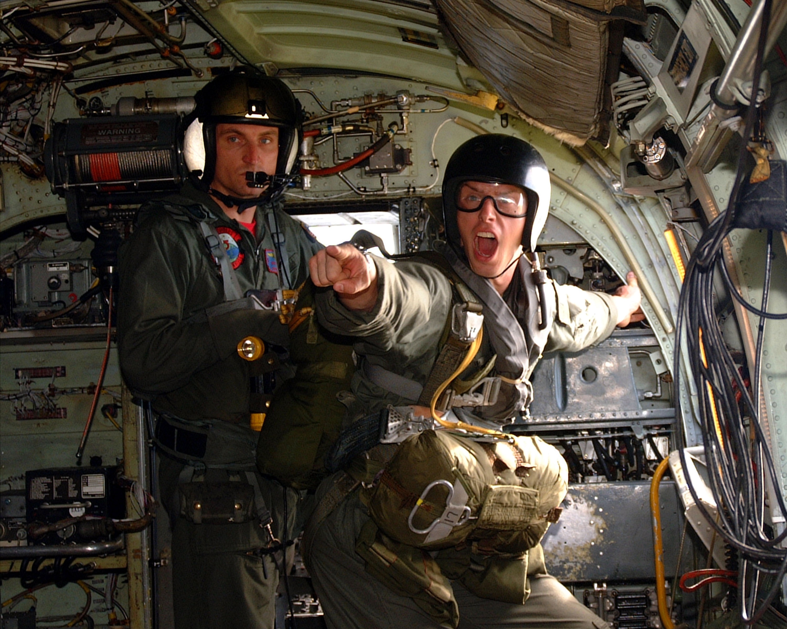 clothing, inside, standing, parachutist, aircraft, occupation, mature men, parachute, soldiers, teamwork, males, helm, use, three quarter length, plane, HD Wallpaper