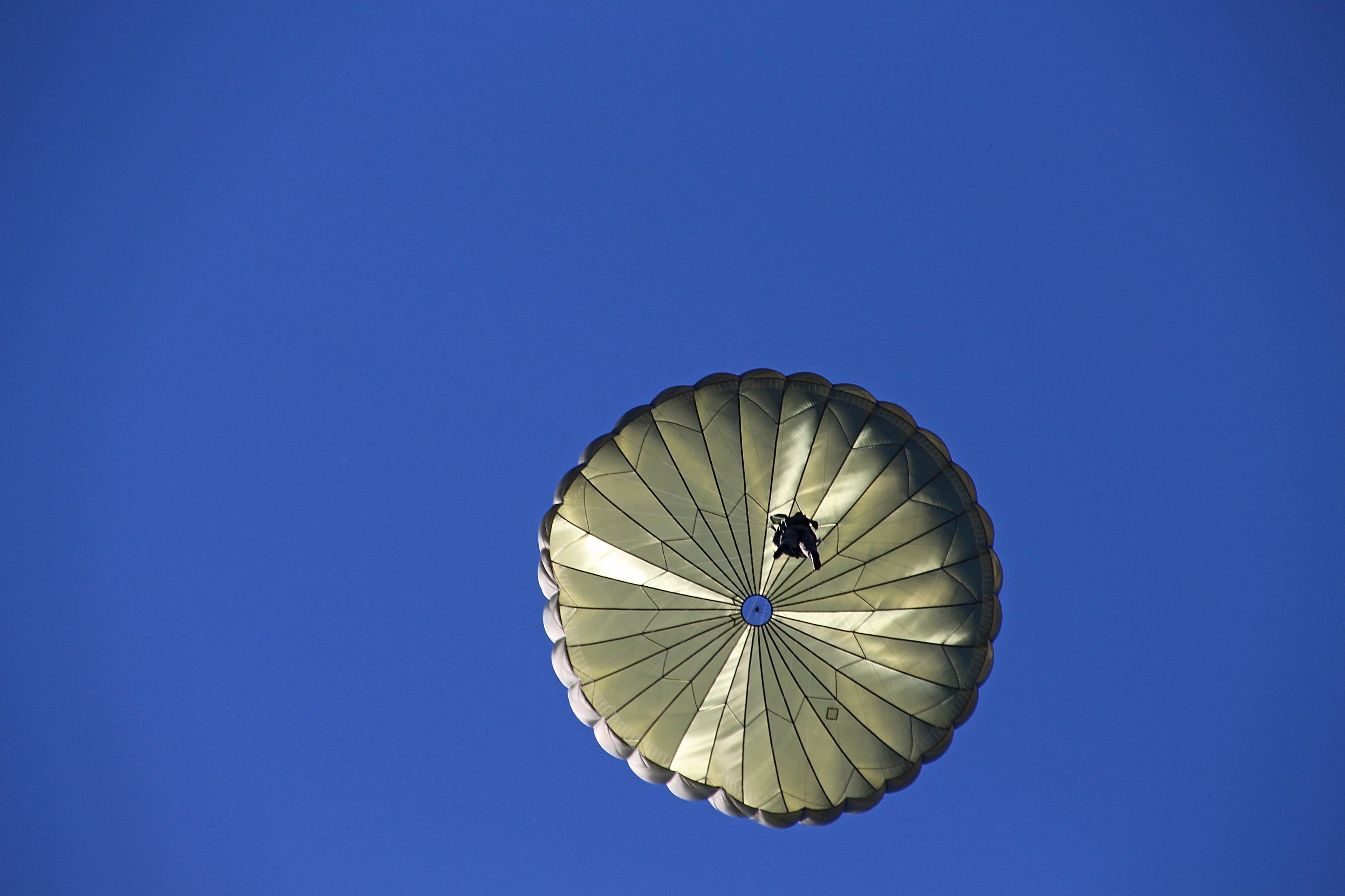 bundeswehr, low angle view, clear sky, 5K, adventure, transportation, sky, military, blue background, jump, flying, day, army, sport, exercise, nature, HD Wallpaper