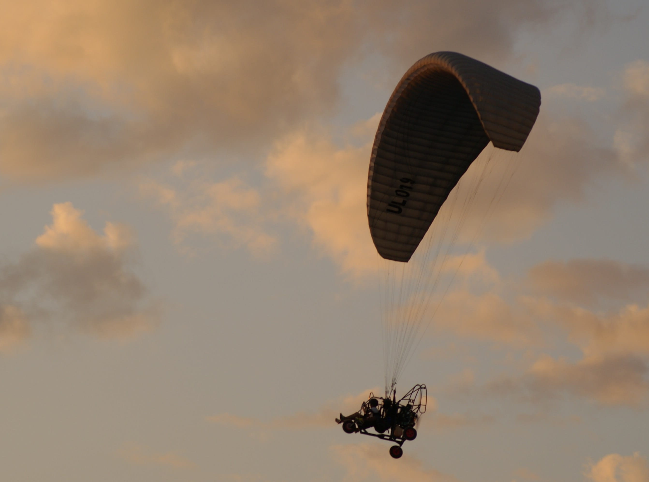 parachuting, real people, Ultralight, outdoors, flying, cloud - sky, risk, air, leisure Activity, sunset, sports And Fitness, one person, adventure, silhouette, HD Wallpaper
