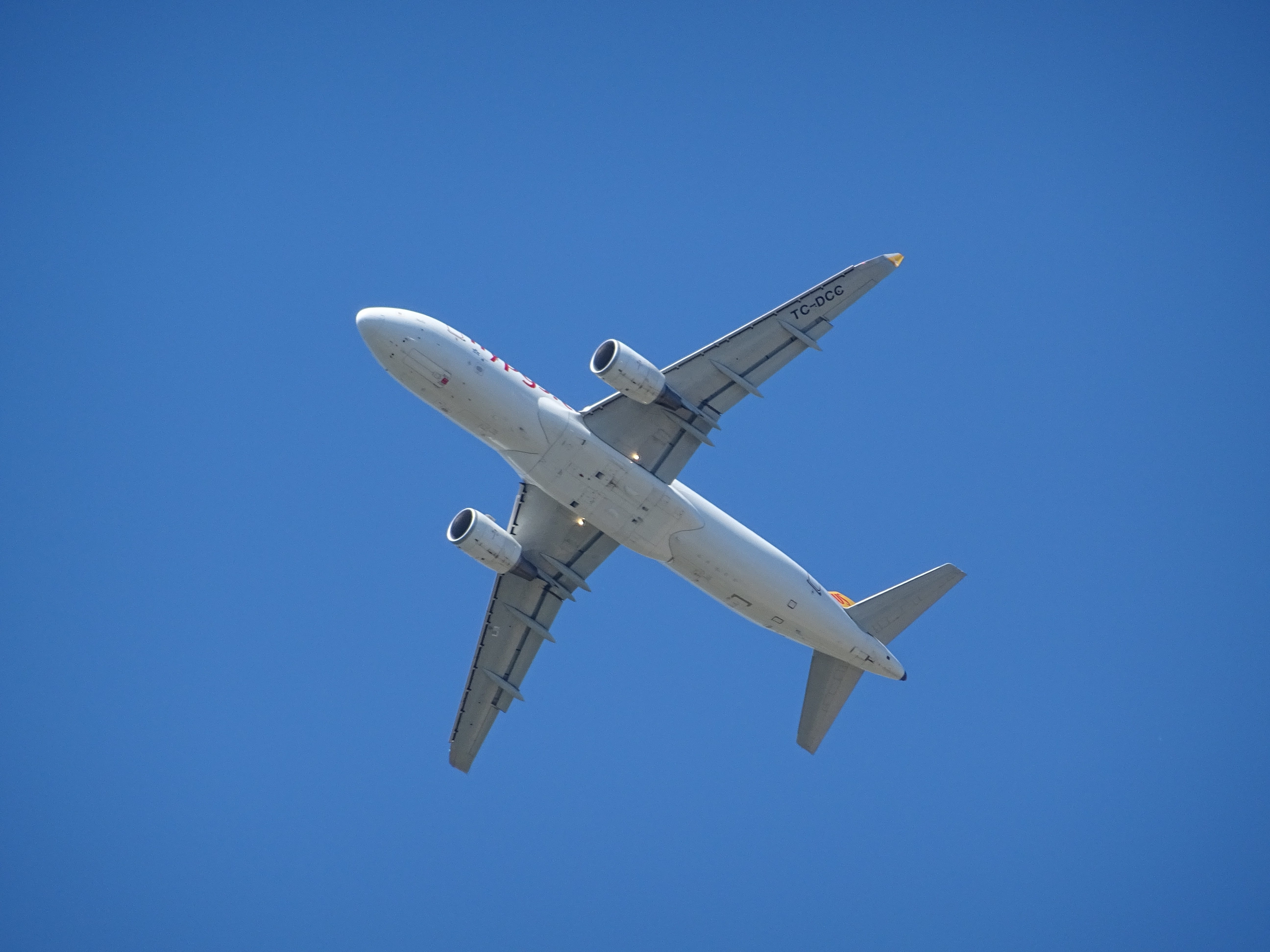 mode of transportation, airport, low angle view, technology, flying, air traffic, tourism, jet engine, Aviation, blue, flight number, clear sky, transportation, HD Wallpaper