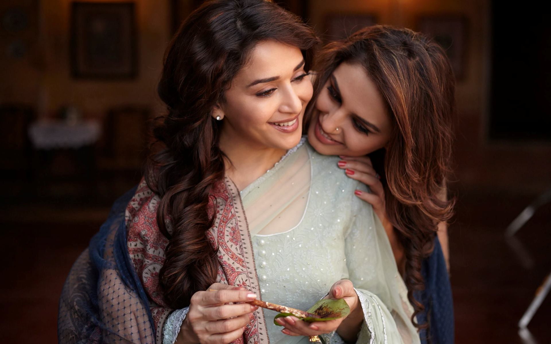 positive emotion, 1080P, bonding, Bollywood Movies, young adult, emotion, adult, holding, beautiful woman, long hair, lifestyles, smiling, beauty, blue, HD Wallpaper