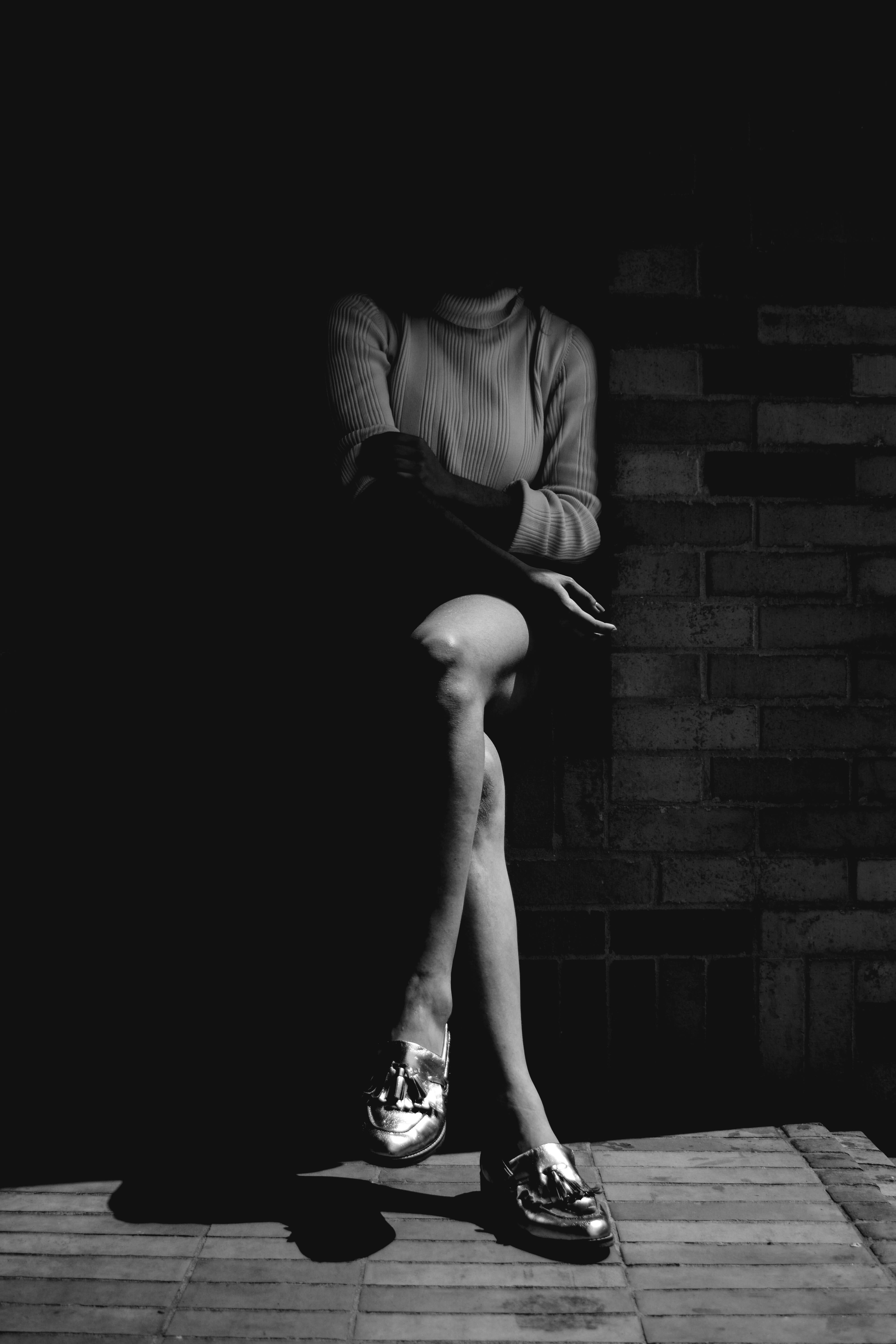men, young women, full length, sadness, shoe, child, holding, person, loneliness, shadow, lifestyles, females, black And White, women, crossed legged, wireless technology, Phone HD Wallpaper