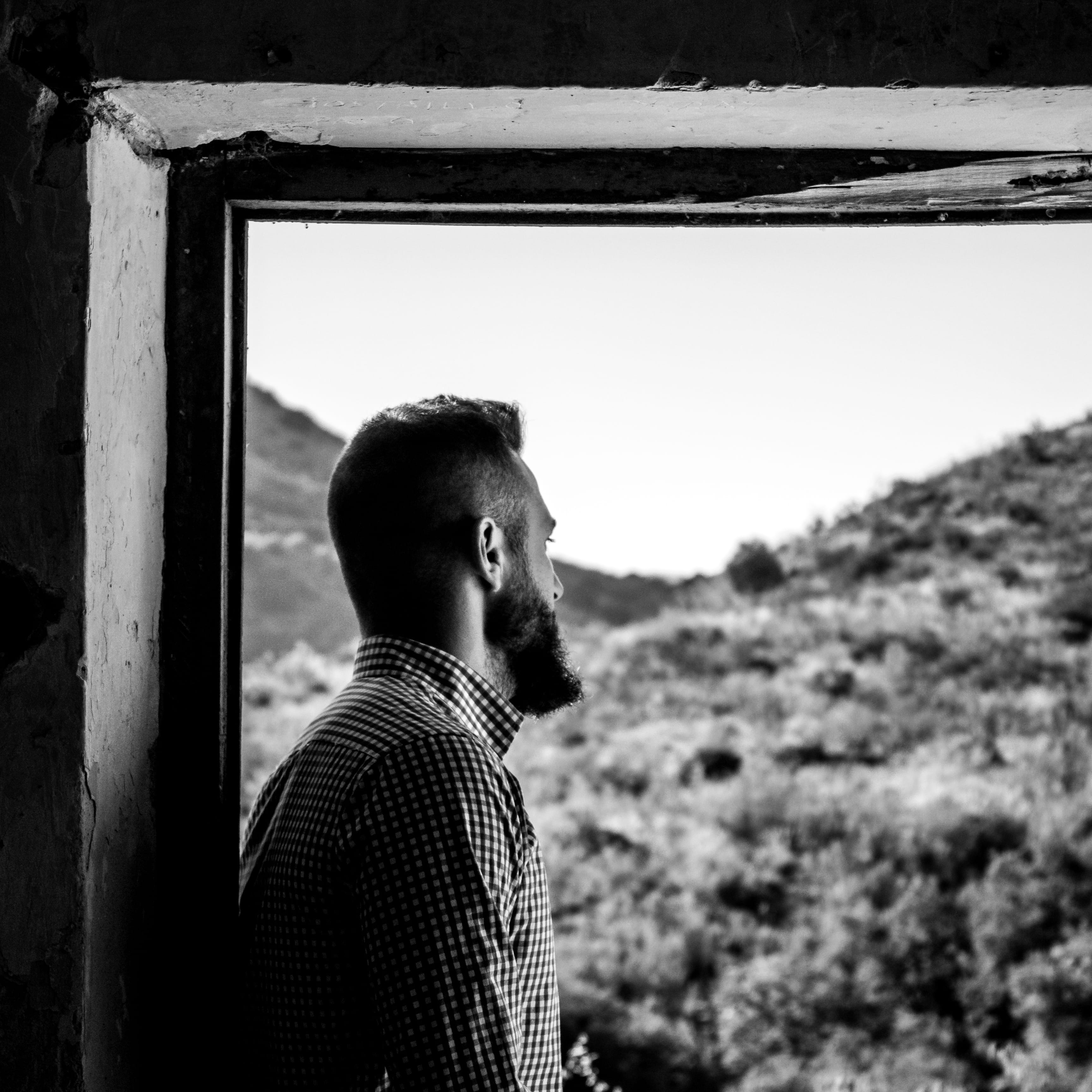 outdoors, casual clothing, side view, real people, window, young men, nature, contemplation, photography, lifestyles, facial hair, outside, one person, Phone HD Wallpaper
