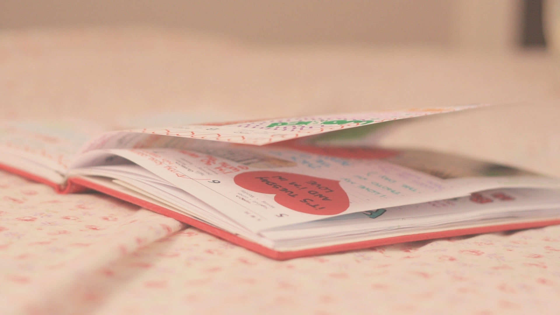 selective focus, currency, books, notebook, bed, business, still life, positive emotion, paying, backgrounds, 1080P, paper, indoors, table, envelope, relaxation, HD Wallpaper