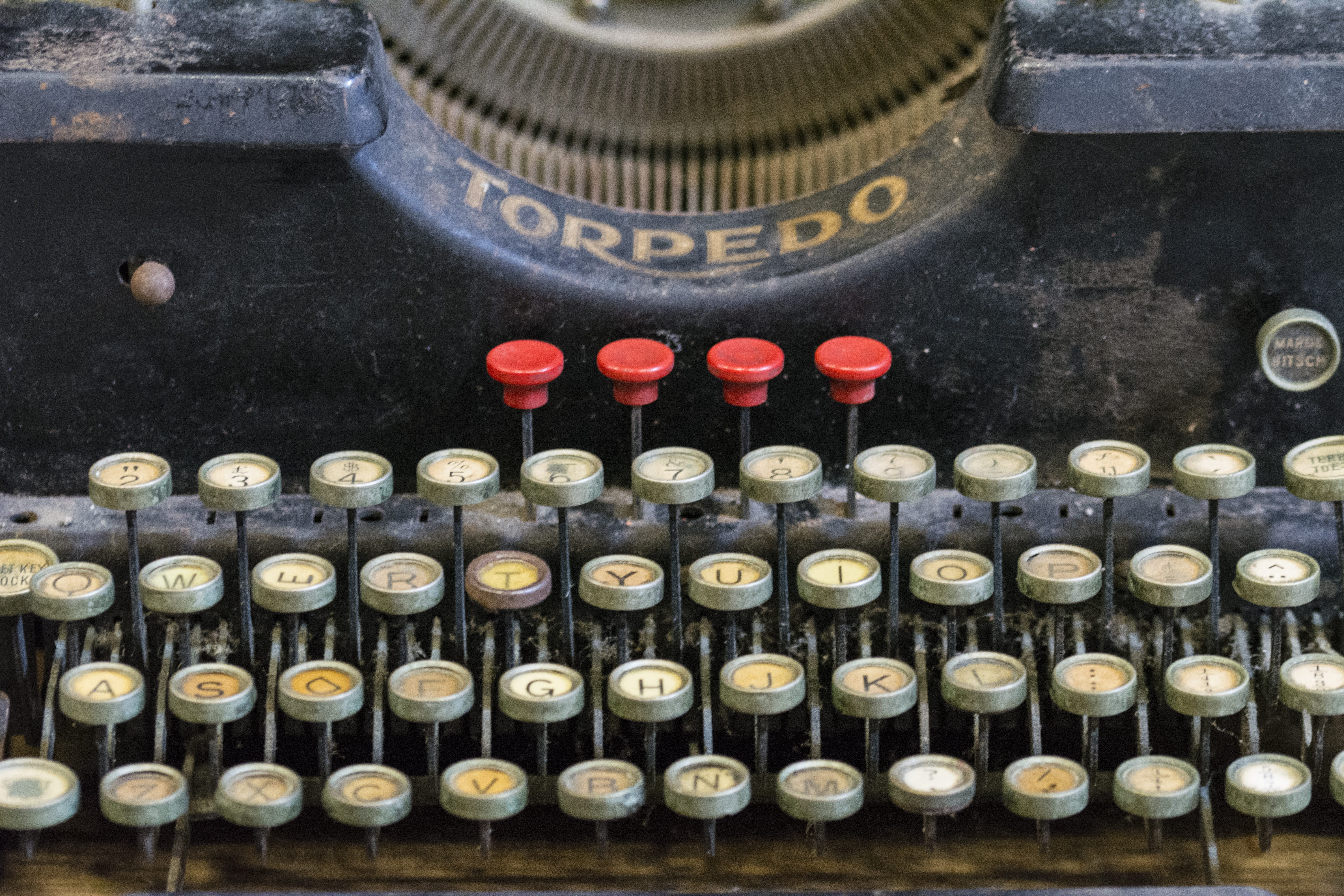mechanical, metal, obsolete, high angle view, typing, close-up, text, close up, technology, letter, history, vintage, in a row, typewriter, to write, antique, HD Wallpaper