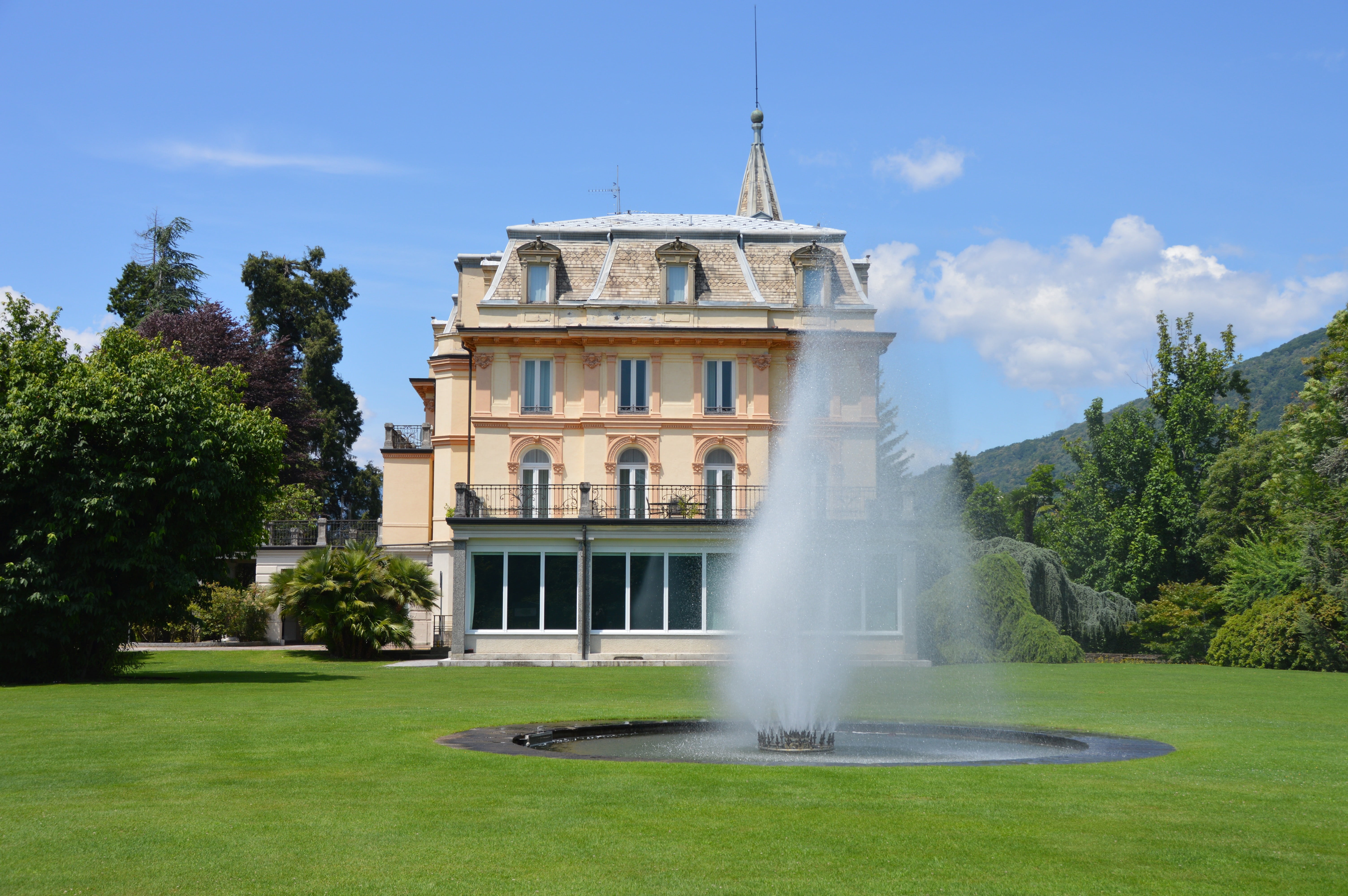 cloud - sky, sky, concrete, building, lawn, meadow, fountain, architecture, fontaine, grass, water, tree, blue, outdoors, travel destinations, fairy castle, HD Wallpaper