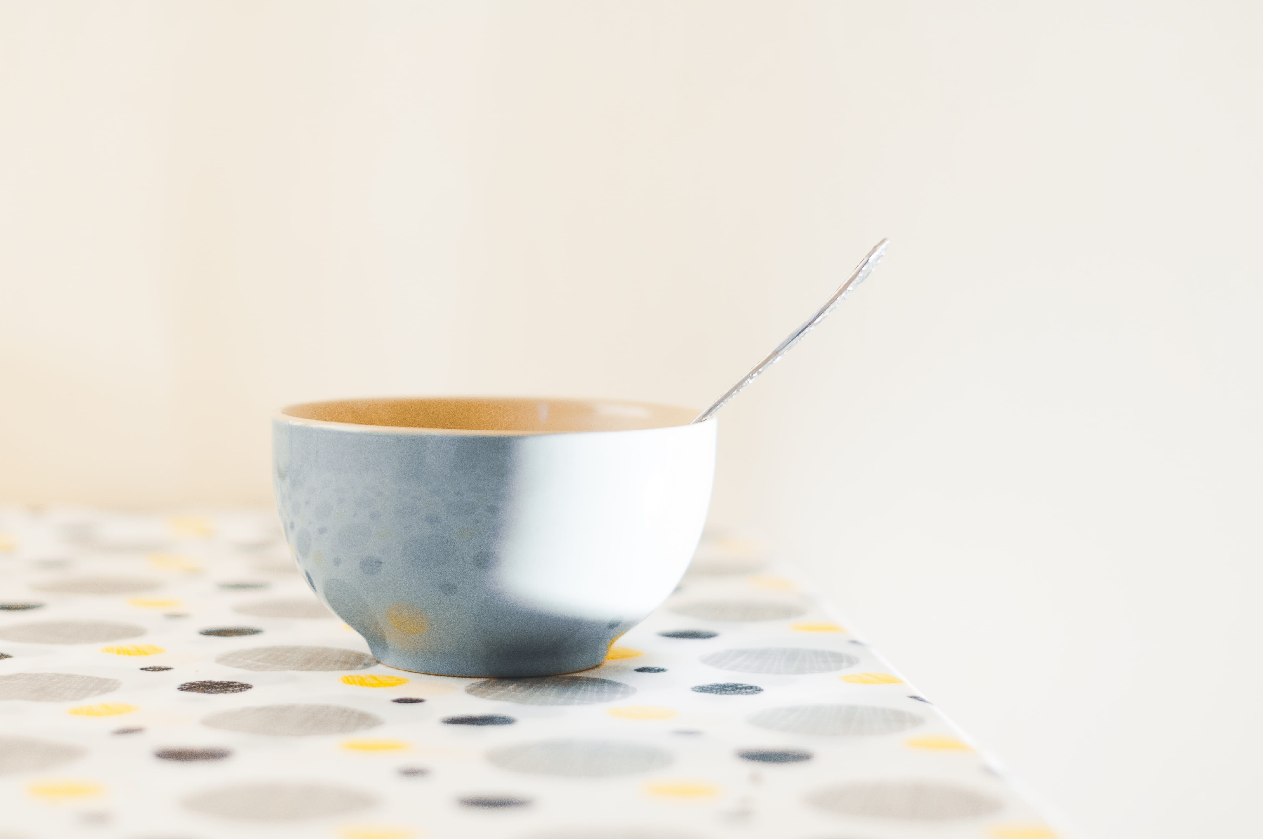 coffee, food and drink, bowl, 4K, kitchenware, tea - hot drink, kitchen, mug, lifestyle, copy space, coffee - drink, morning, white, silver, cup, interior, HD Wallpaper