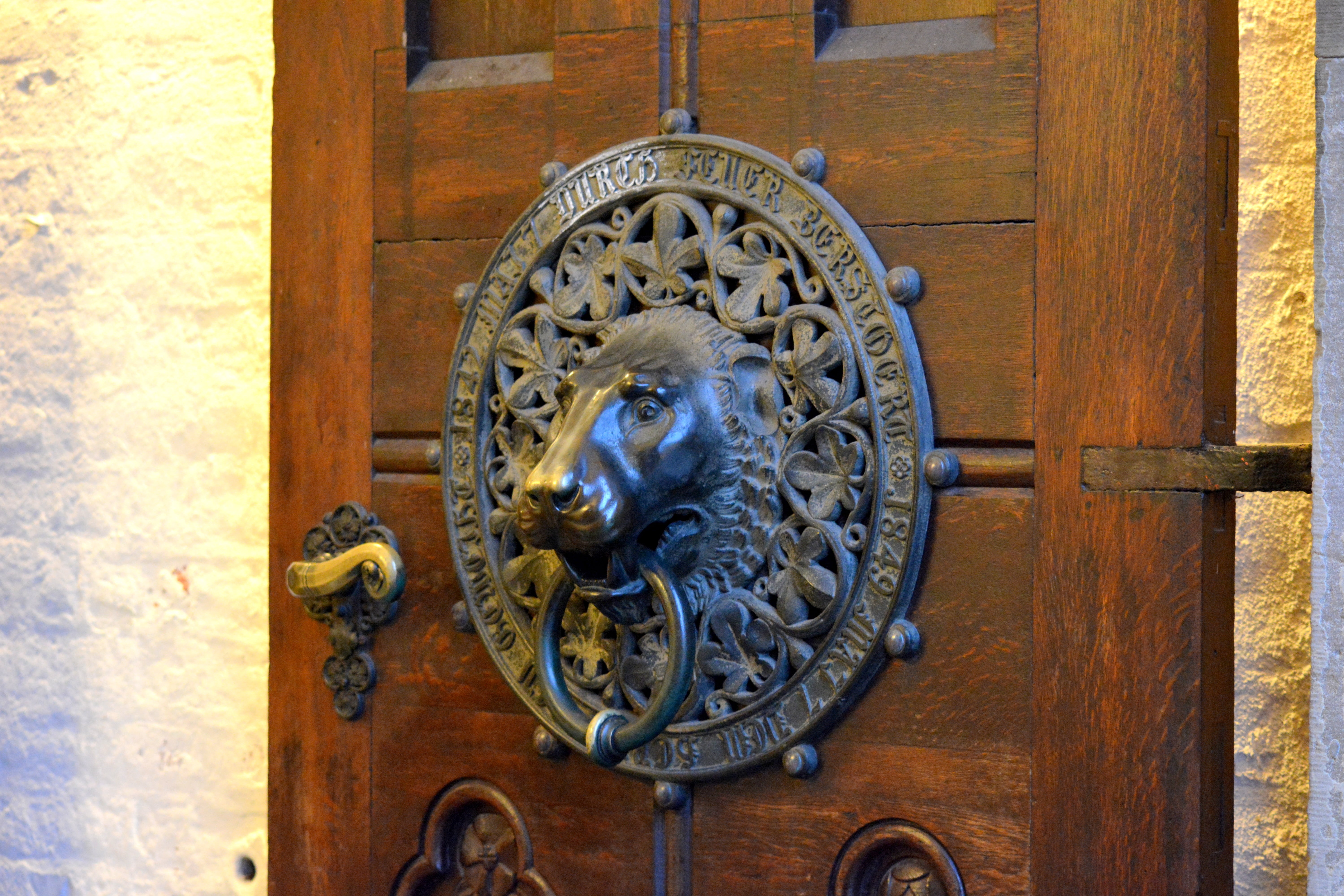 ornate, representation, sculpture, lion - feline, architecture, craft, close-up, metal, animal wildlife, feline, church, oldest treasure of hamburg, day, HD Wallpaper