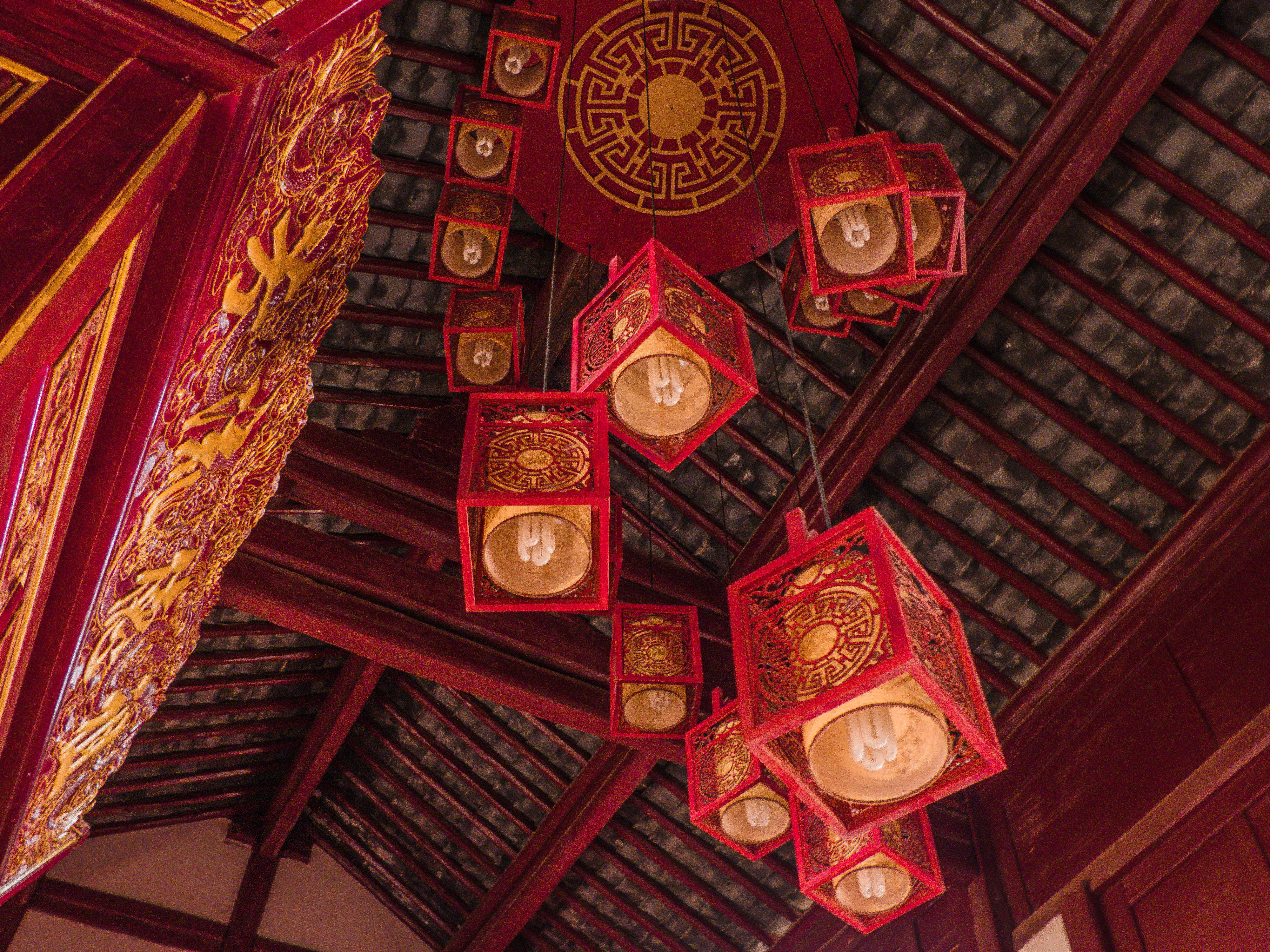 ornate, red, old, chinese, decoration, pattern, low angle view, no people, indoors, kunming, building, yellow, china, place of worship, oldest, religion, HD Wallpaper
