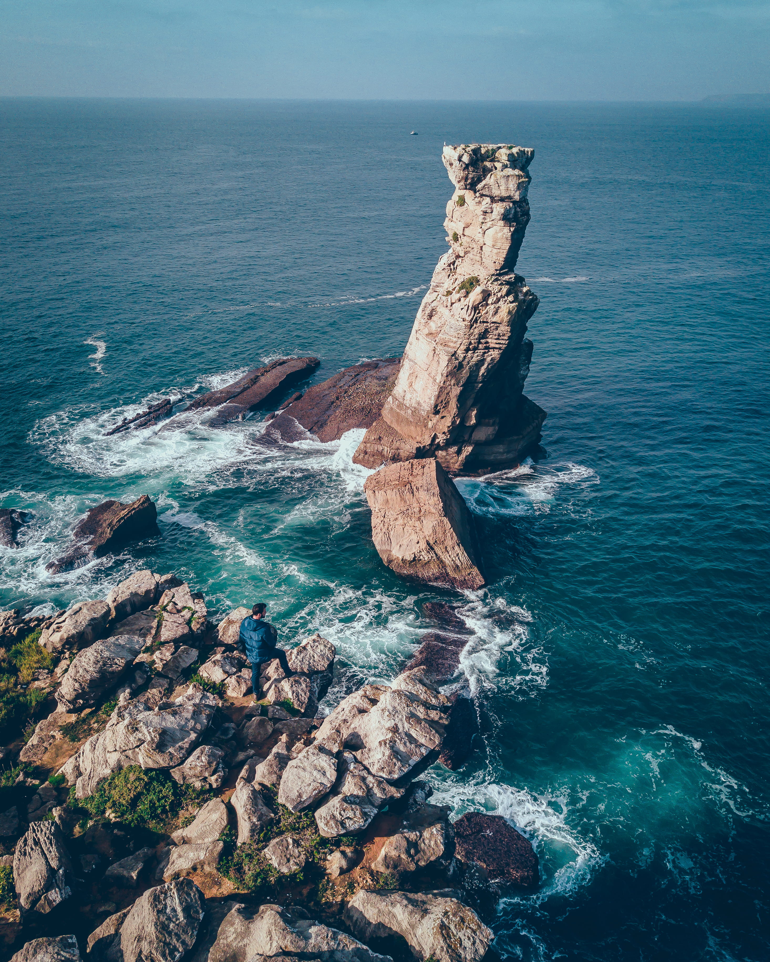 horizon over water, shoreline, sea, land, cliff, water, beauty in nature, nature, day, landscape, formation, view, horizon, rock formation, coast, sea waves, Phone HD Wallpaper
