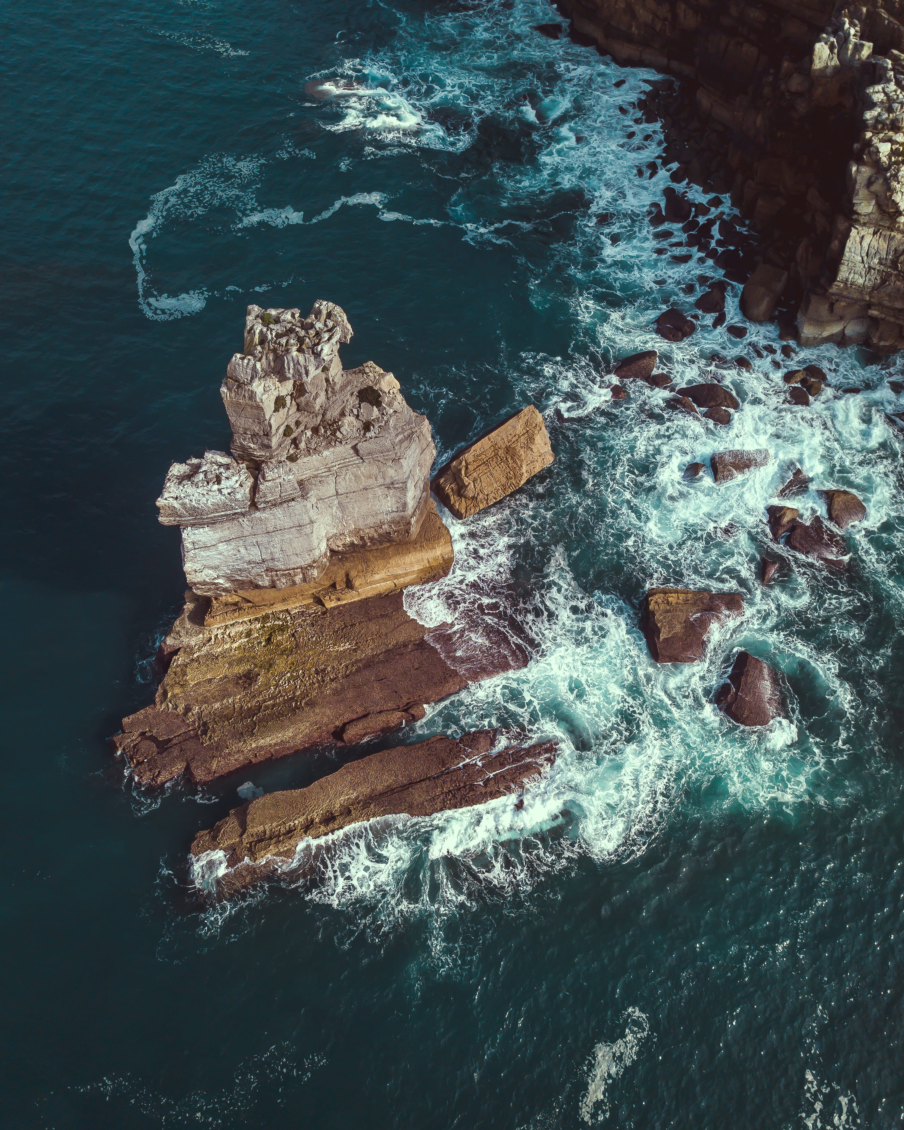 scenery, motion, estr. marginal norte, peniche, land, valley, day, nature, scenics - nature, wave, 2K, no people, outdoors, beach, body, river, coast, Phone HD Wallpaper
