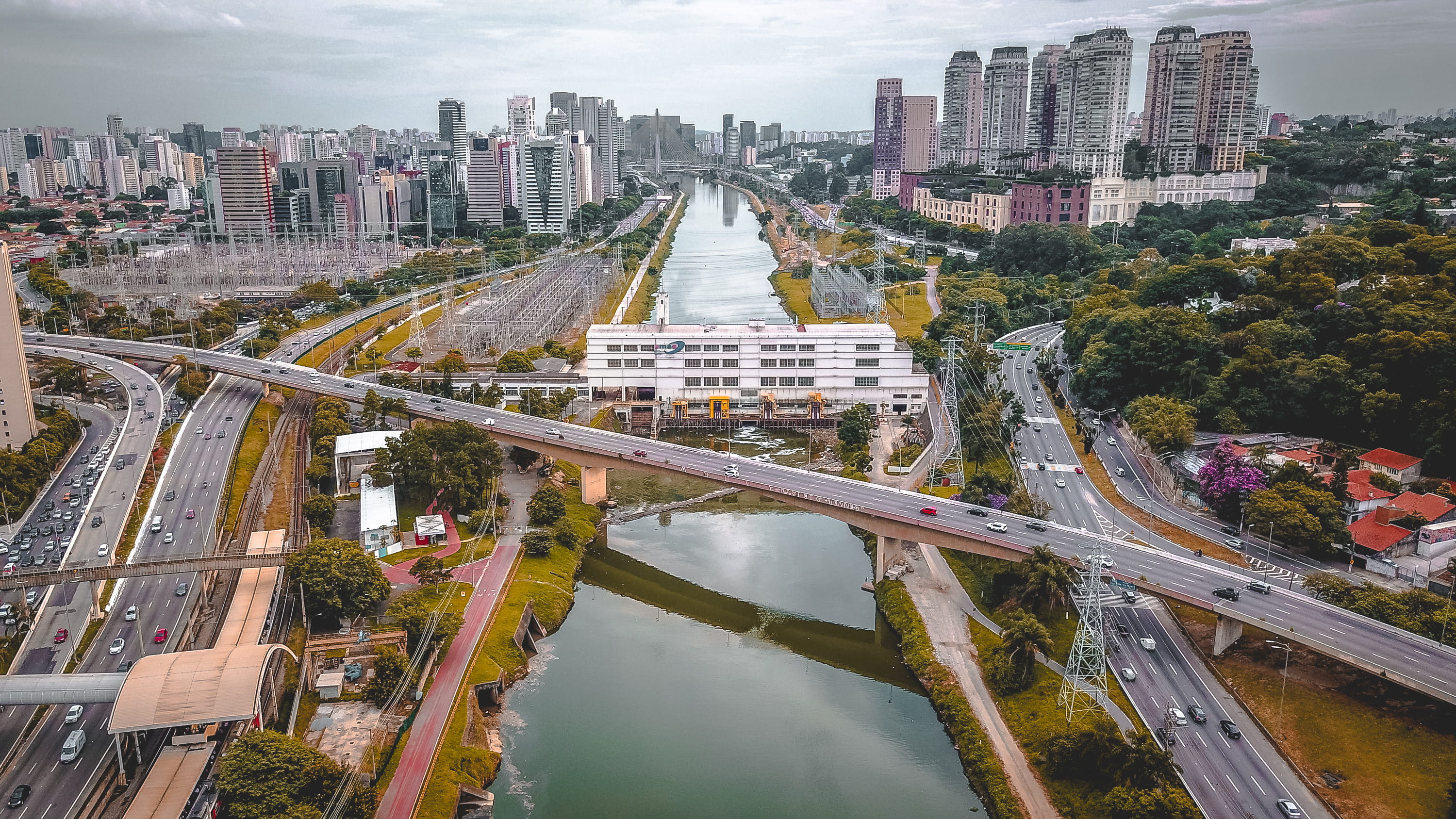2K, outdoors, office building exterior, no people, building exterior, aerial view, transportation, water, tree, built structure, brazil, multiple lane highway, HD Wallpaper