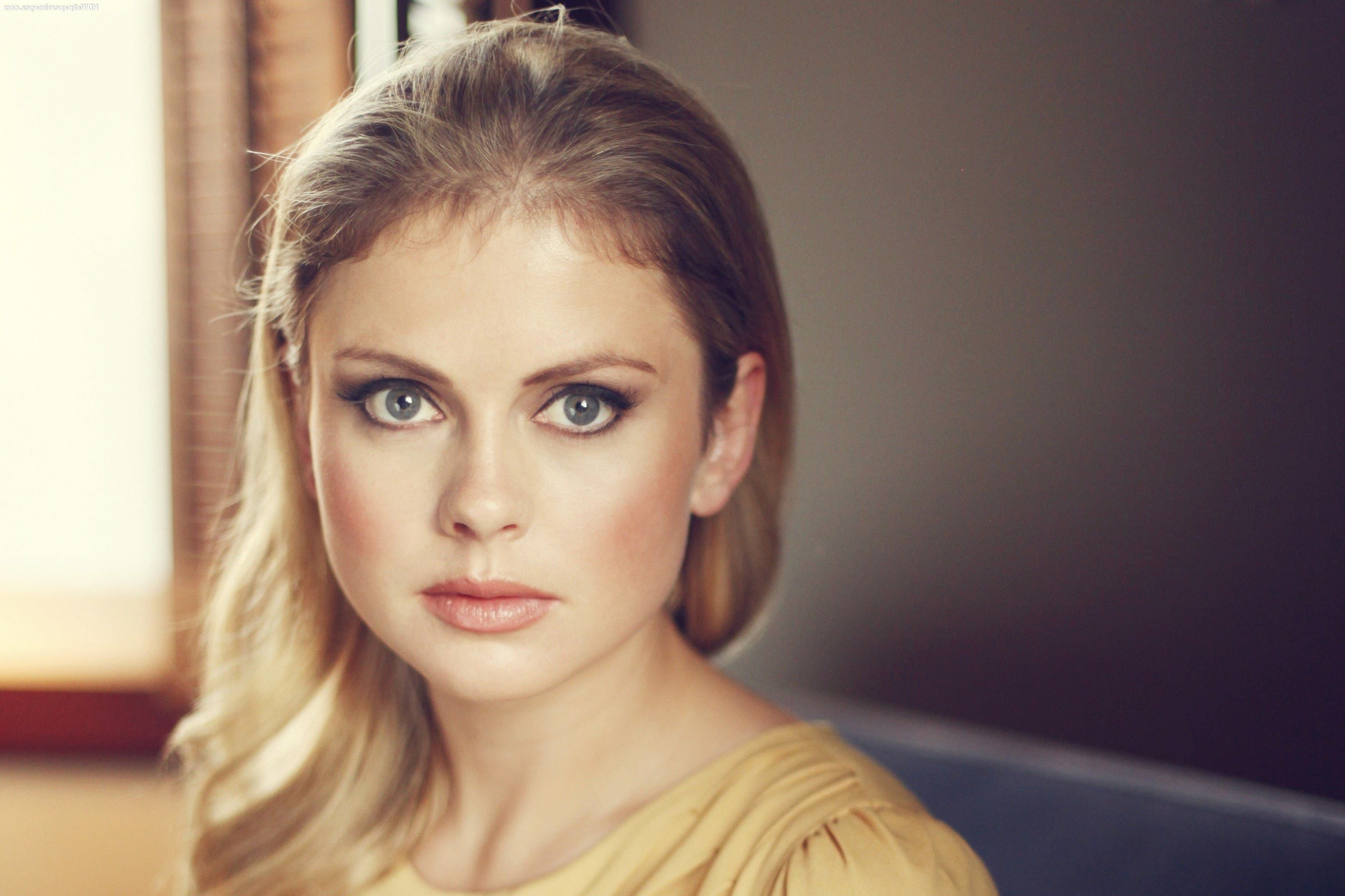 gray eyes, blonde, women, face, 2K, green eyes, Rose McIver, HD Wallpaper
