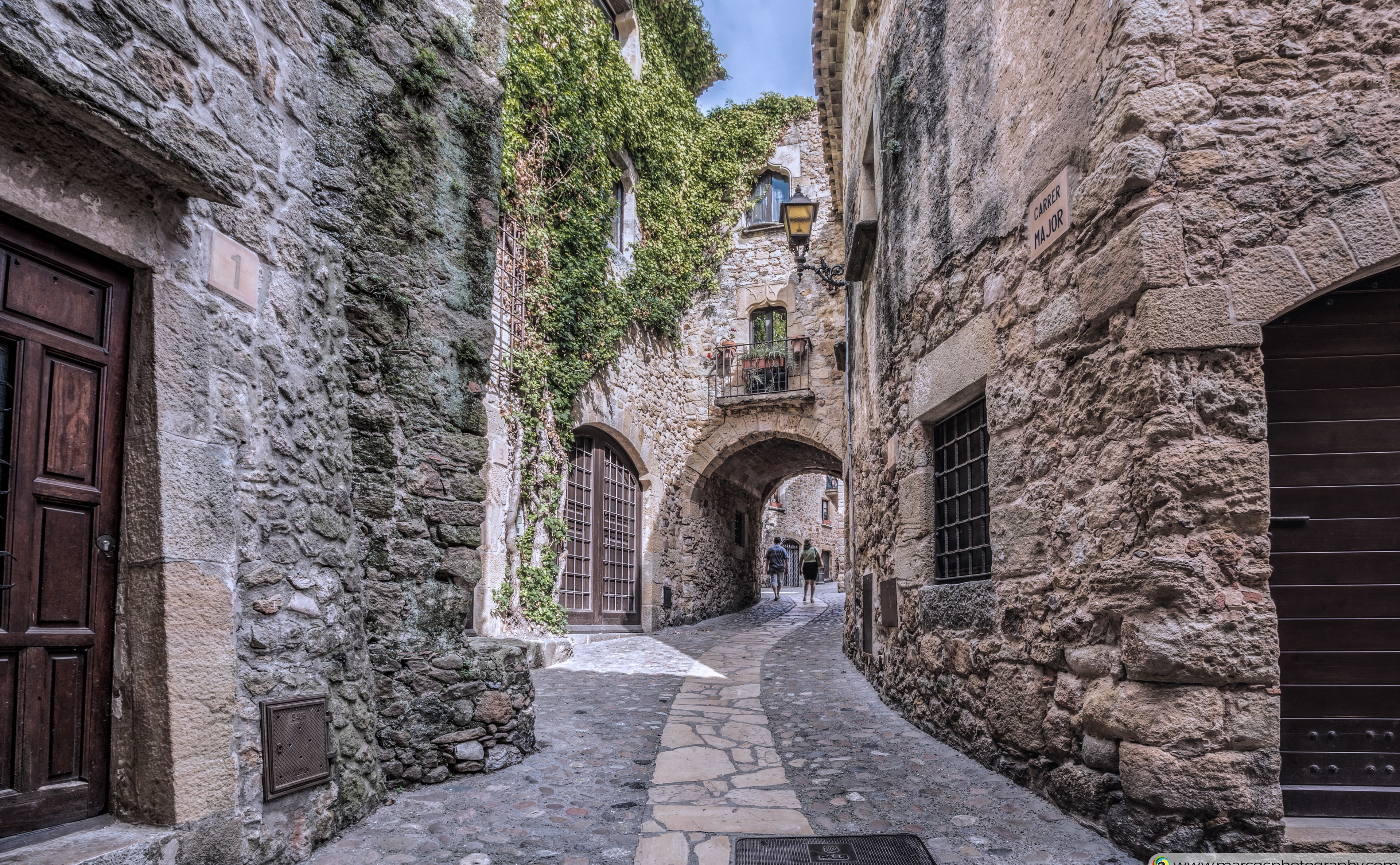 day, the past, arch, the way forward, plant, direction, no people, Europe, residential district, outdoors, history, catalonia, village, footpath, city, HD Wallpaper